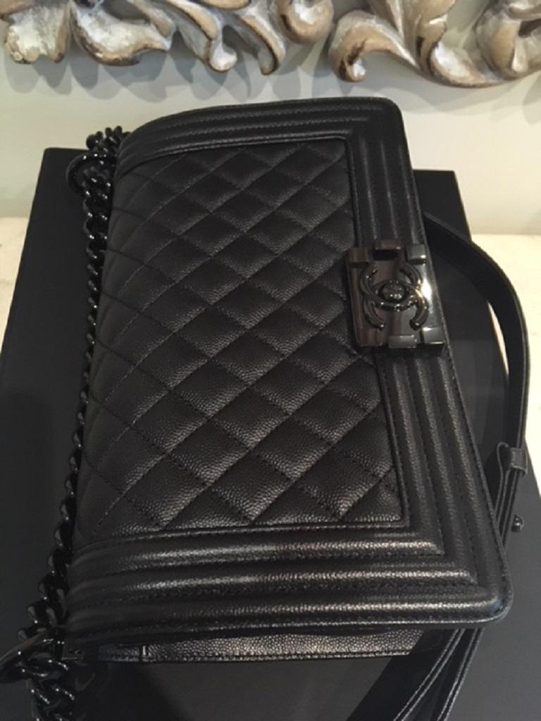 Chanel 17S So Black medium boy bag with iridescent black hardware  For Sale 2