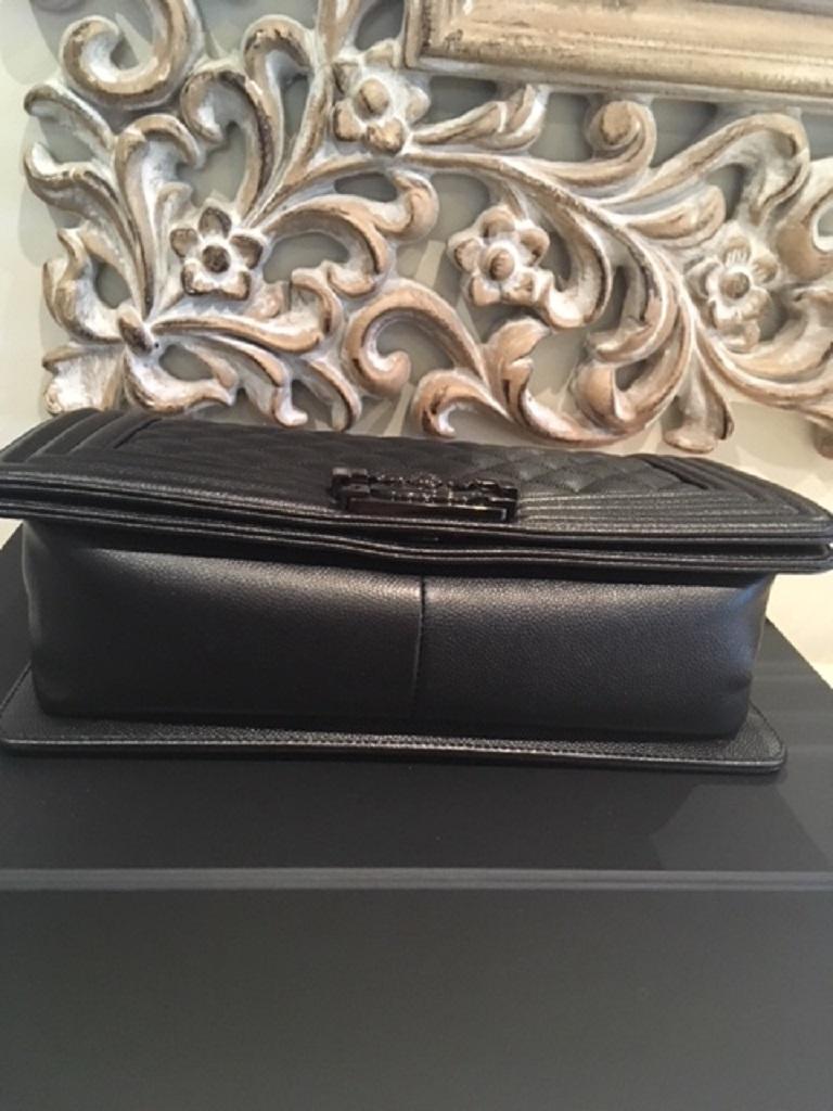 Chanel 17S So Black medium boy bag with iridescent black hardware  For Sale 4