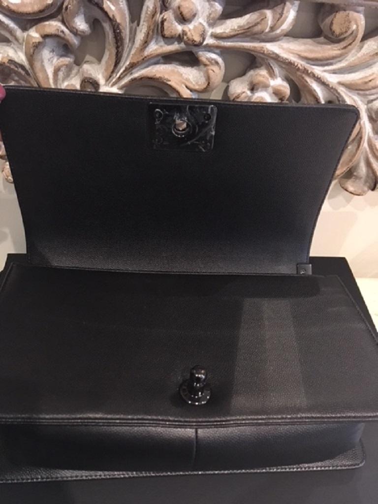 Chanel 17S So Black medium boy bag with iridescent black hardware  For Sale 7
