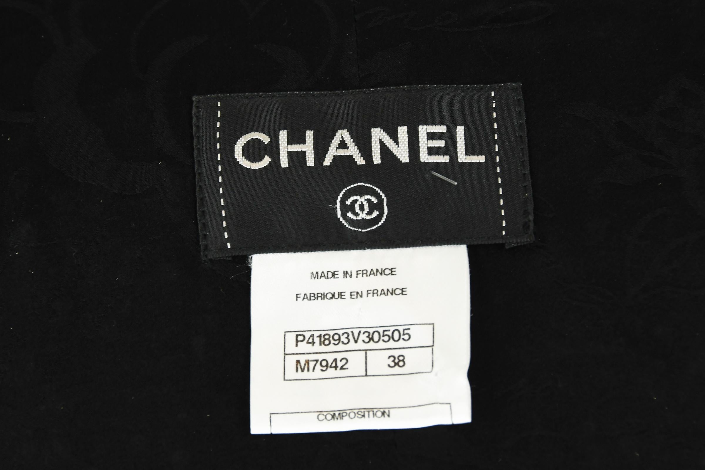 Chanel Black & Gold A-line Dress with Three Quarter Sleeves - Size FR 38 For Sale 2