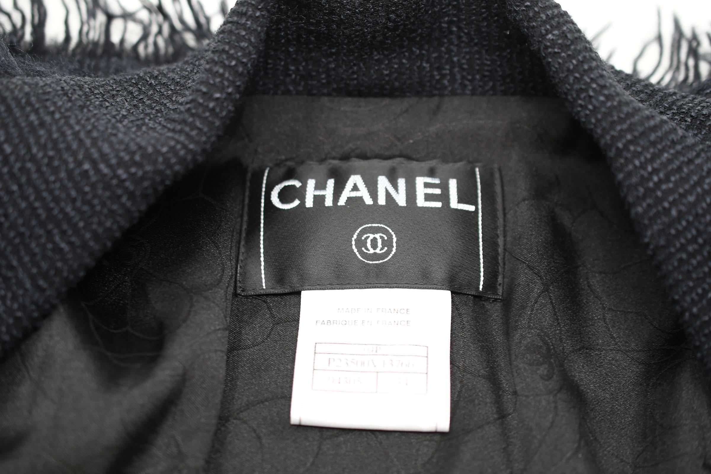 Chanel Black Wool Blazer with Silver Buttons - Size FR 34 For Sale 2