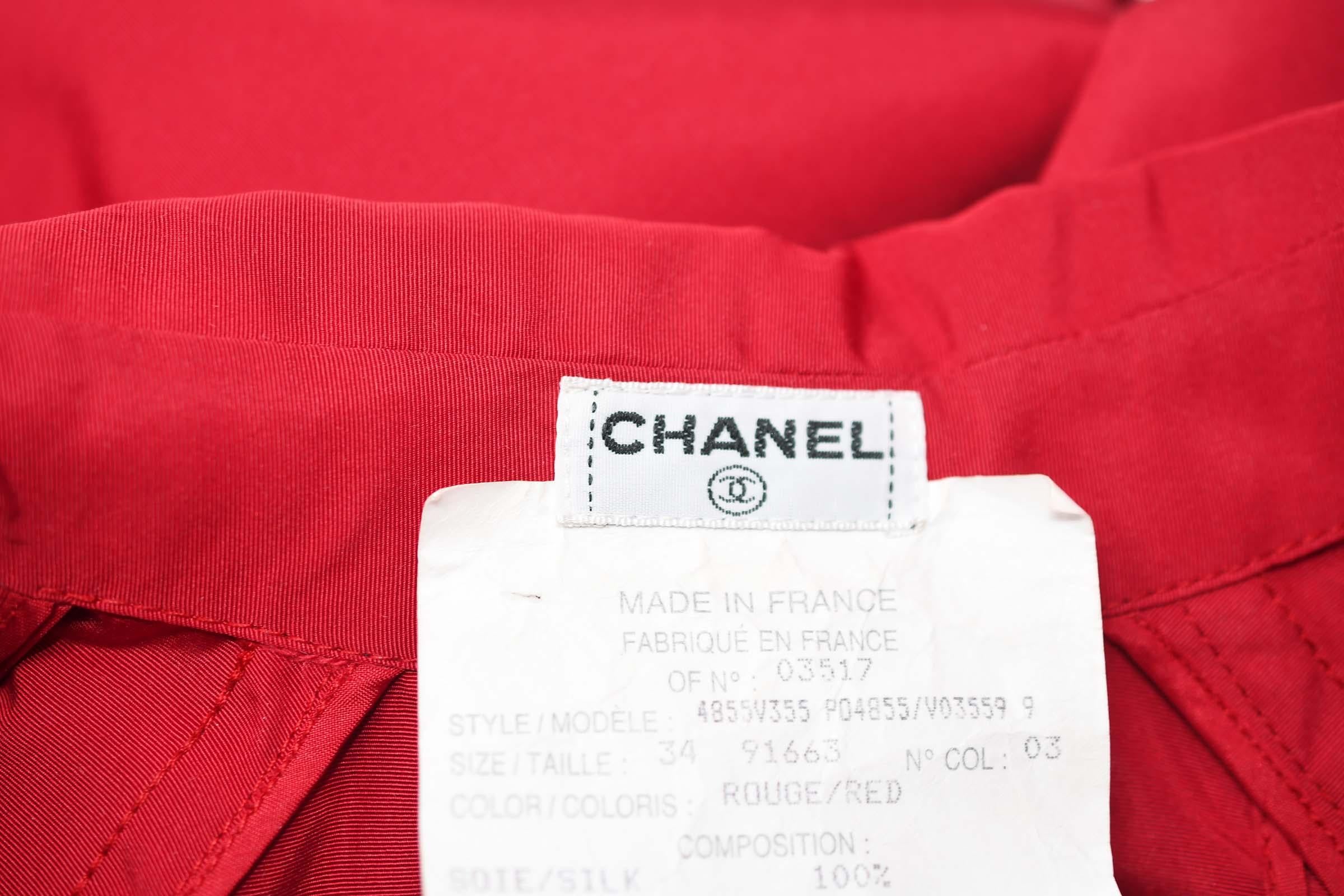 Chanel Vintage Red Rain Coat with Gold Buttons - Size FR 34 For Sale 3