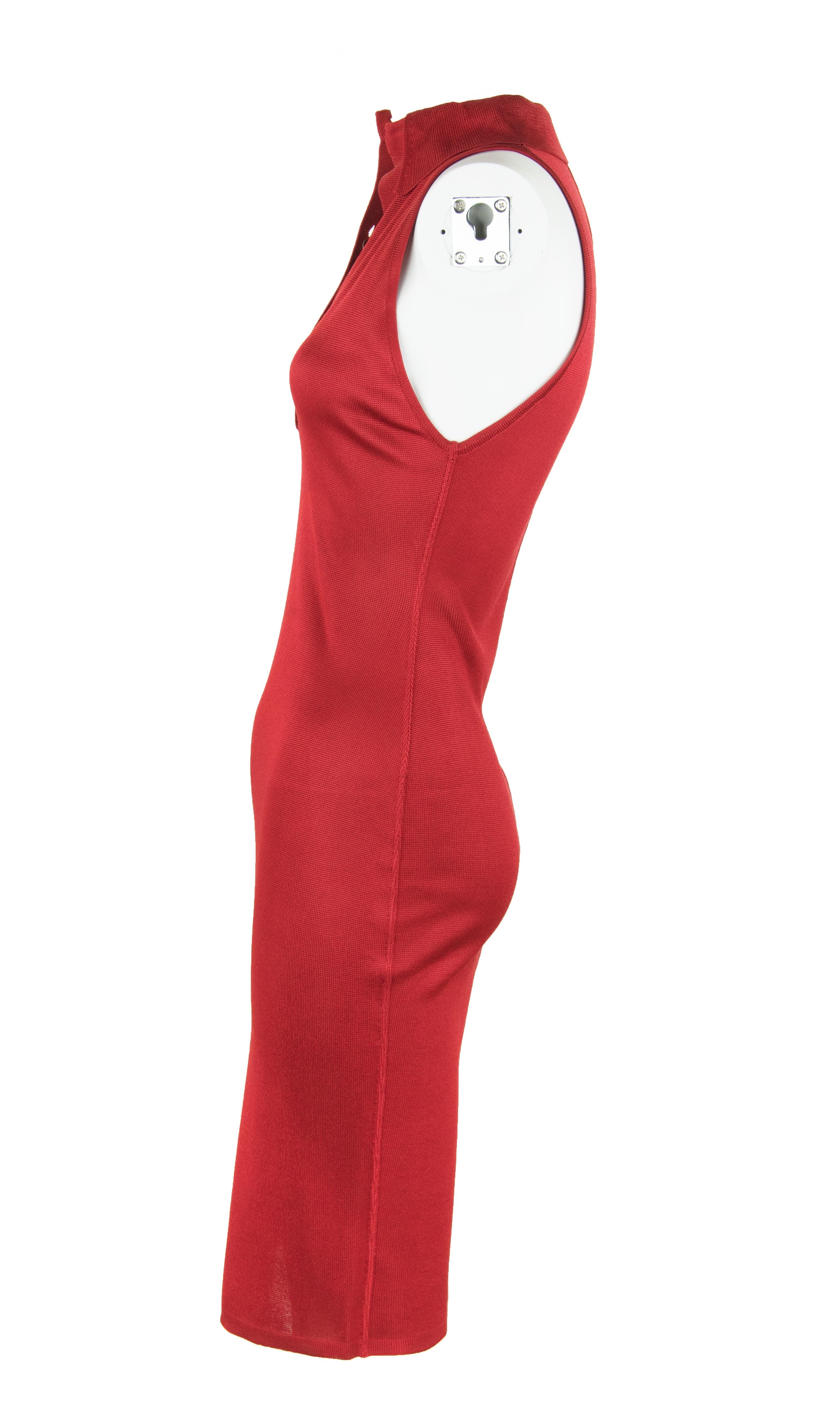 Sleeveless, vintage Alaia red collared dress.  Sexy and classic at the same time.  Easy dress to throw on for day or night.

Size: Size not marked but approximate XS

Condition: Excellent vintage condition.

Made in Italy