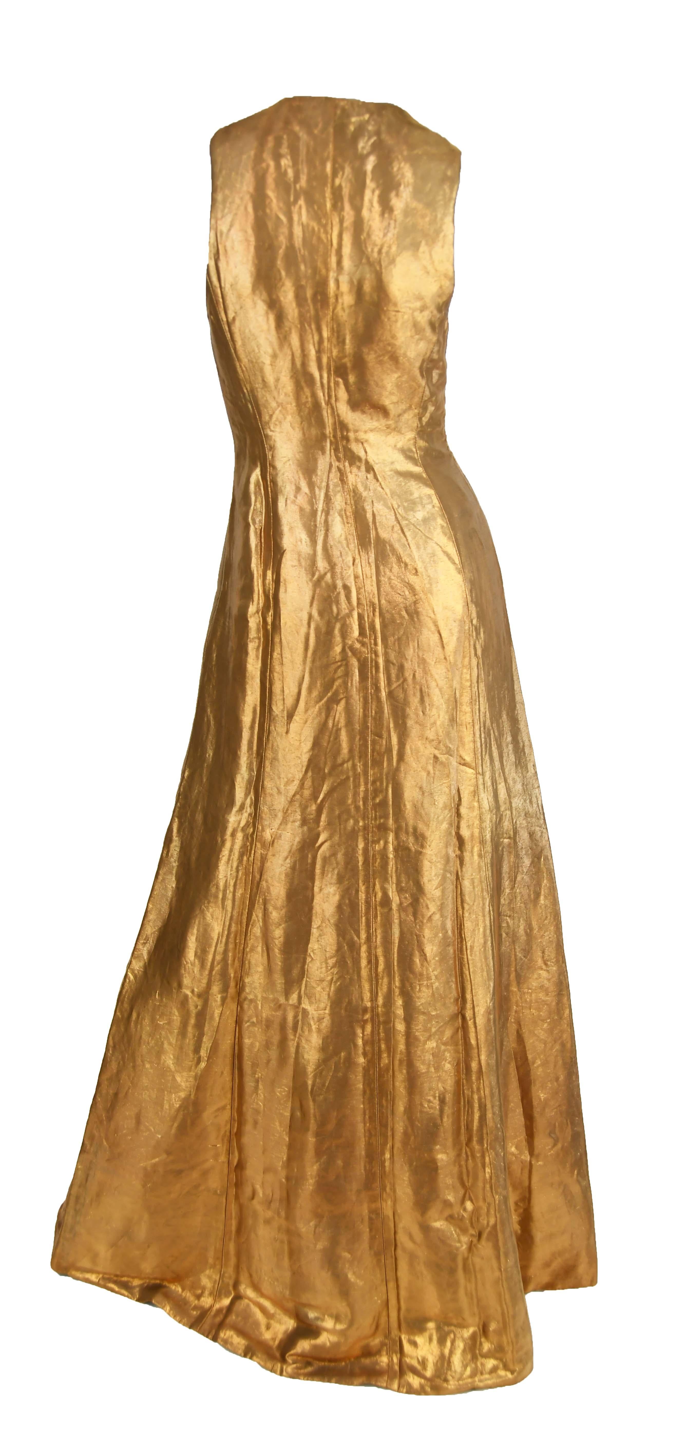 Inspired by travels to India and Africa, this stunning deep v-neck sleeveless Ralph Lauren Collection gown is one of the most memorable runway looks from the Fall/Winter 2007 Collection.

Size: 4

Condition: New with original tags

Composition: 51%