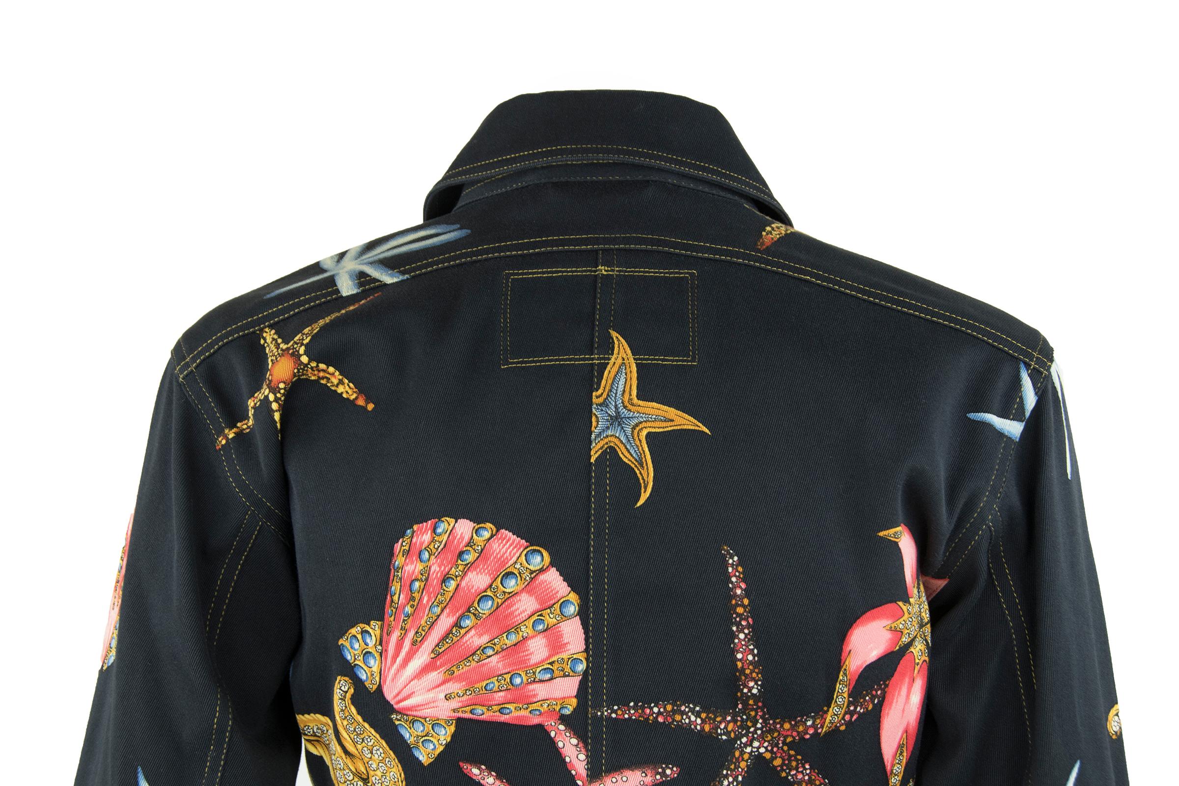 Vintage Gianni Versace Starfish Jacket - Size XS/S In Excellent Condition For Sale In Newport, RI