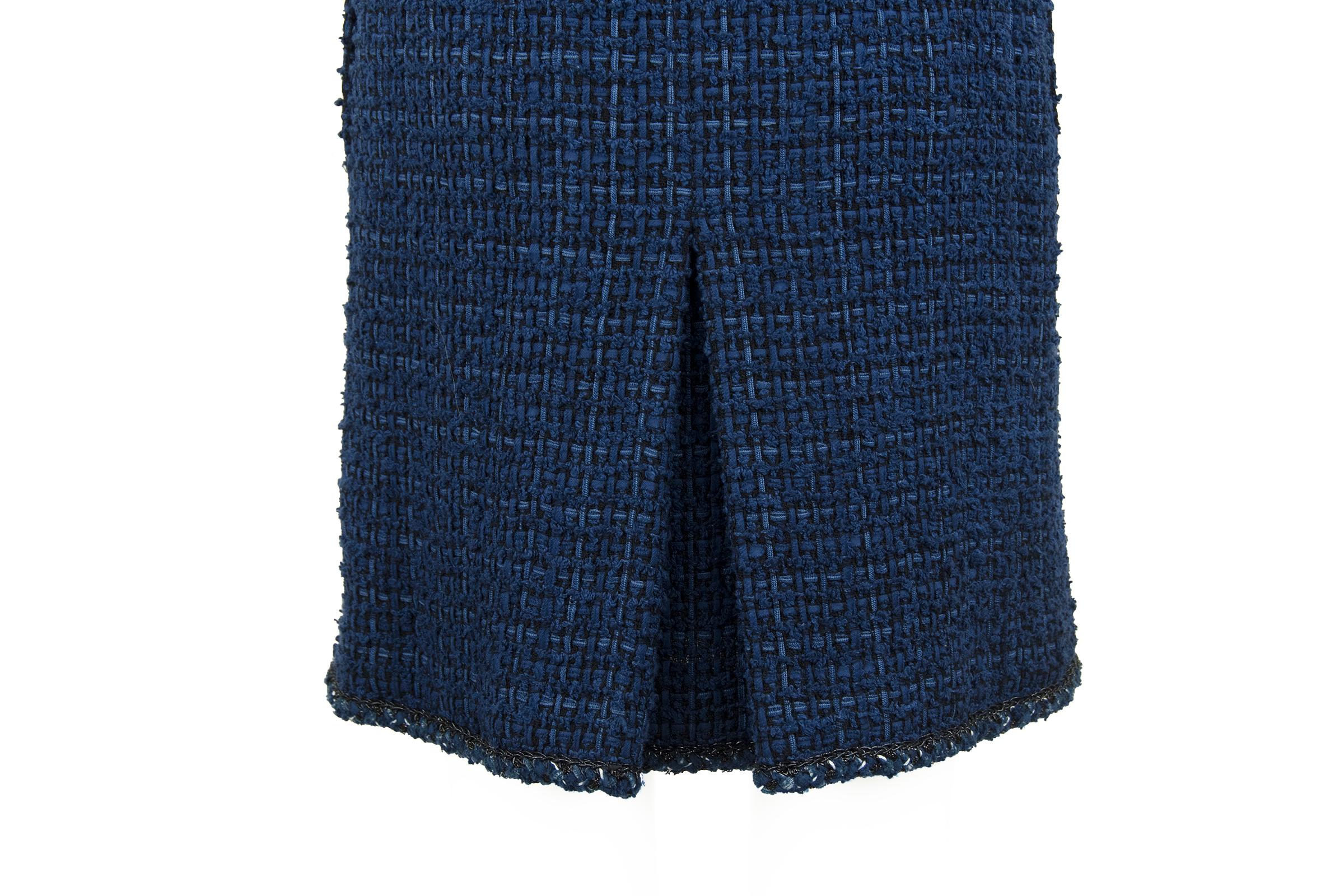 Women's Chanel Navy Tweed Sleeveless Dress - Size FR 36 For Sale