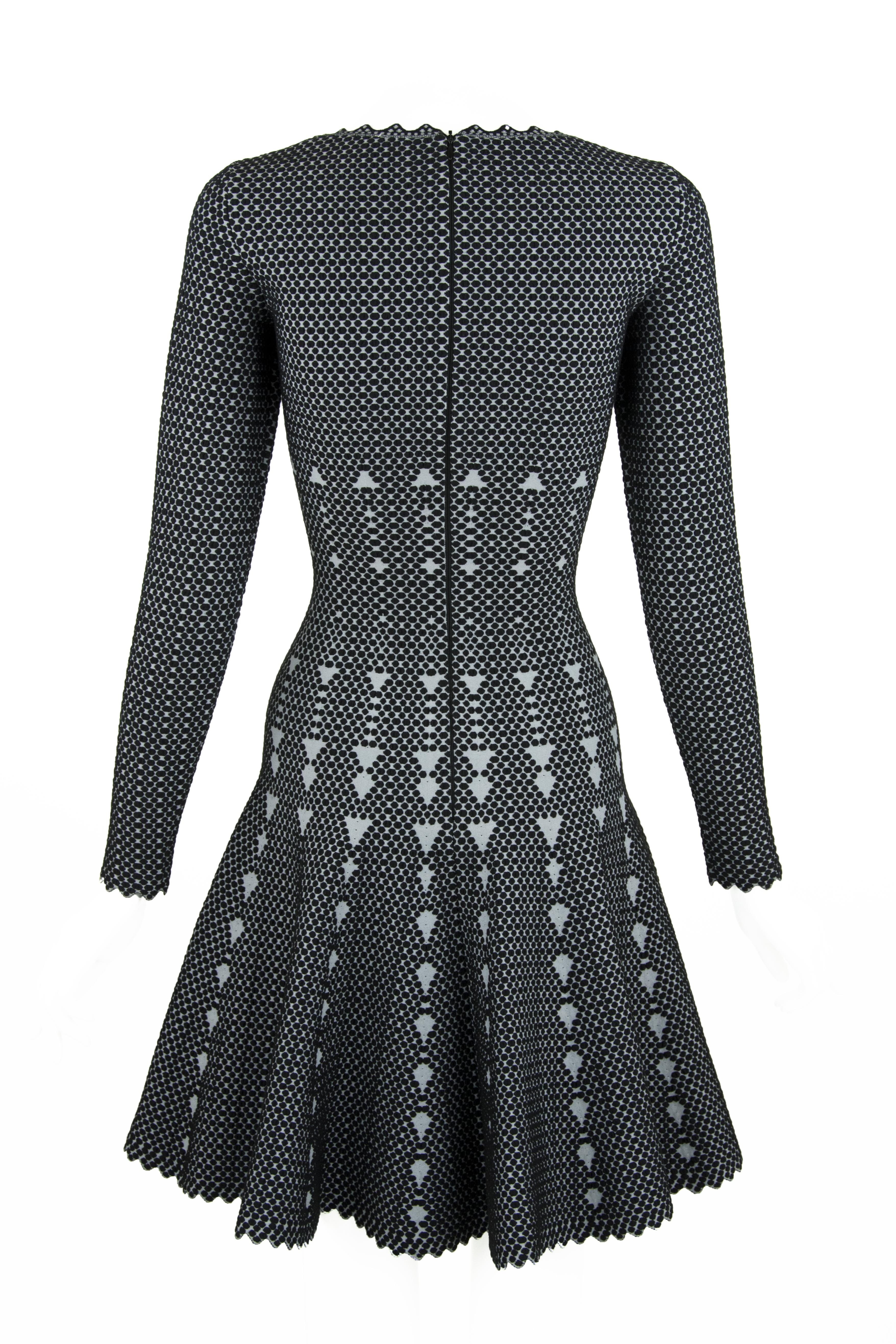 Alaia Black and Gray Knit Jacquard Fit & Flare Dress - Size FR 36 In Excellent Condition For Sale In Newport, RI