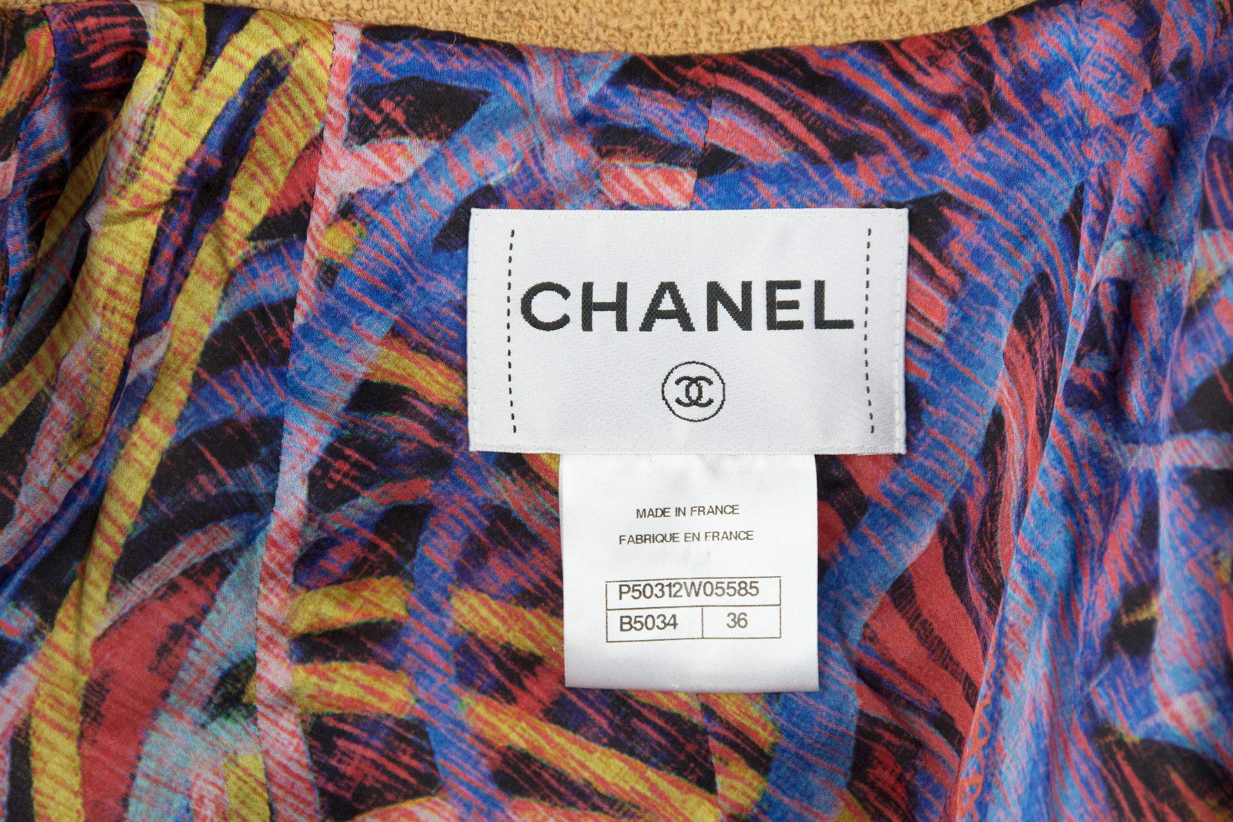 Chanel Camel Blazer with Magenta Multicolor Wool Trim - Size FR 36 For Sale 2