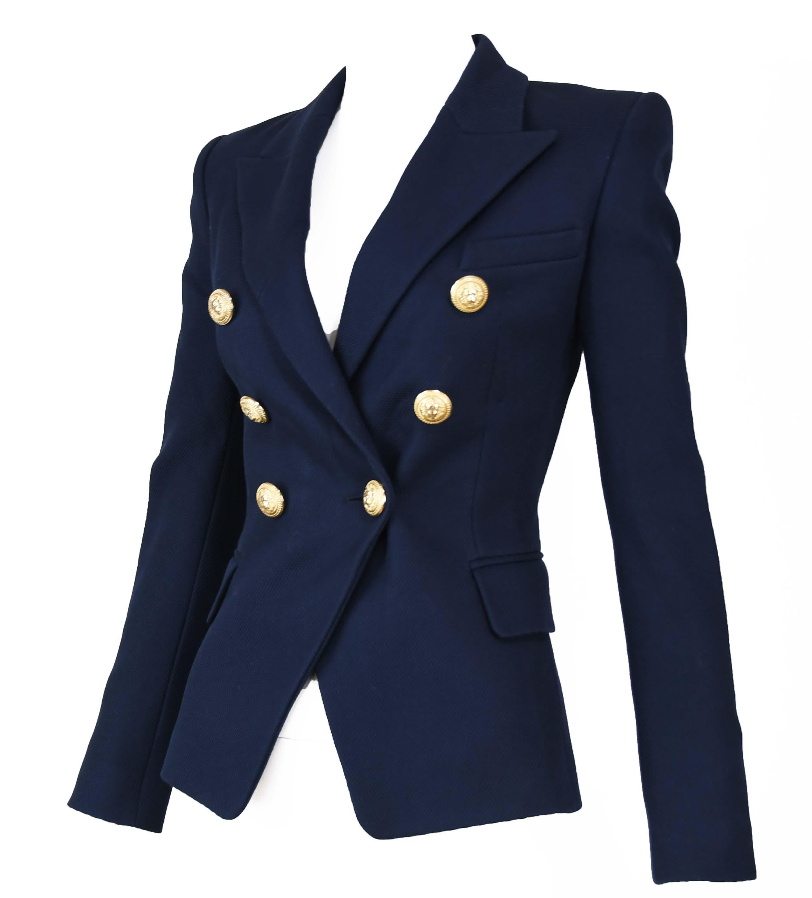 Balmain navy pique double breasted blazer with gold lion buttons.  

Size: FR 34

Condition: Brand new with original tags

Composition: 100% cotton / (lining) 52% viscose, 48% cotton

Care: Dry clean only

Made in Slovaqia