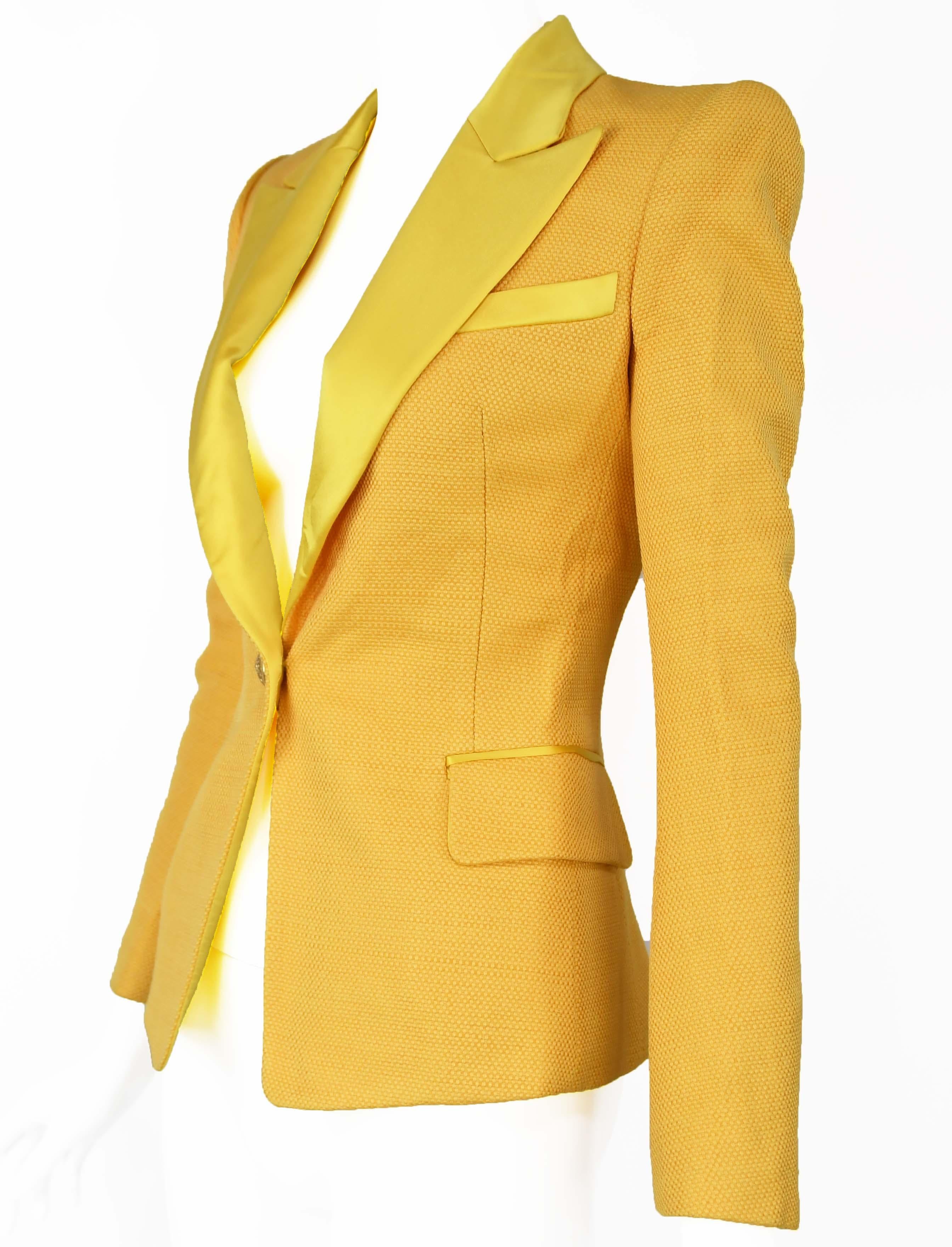 Single breasted bright yellow Balmain pique blazer with satin collar.  Gold button with Indian head.  Brand new item with original tags.

Condition: Brand new with original tags

Composition: 100% viscose / (collar) 100% silk / (lining) 52% viscose,