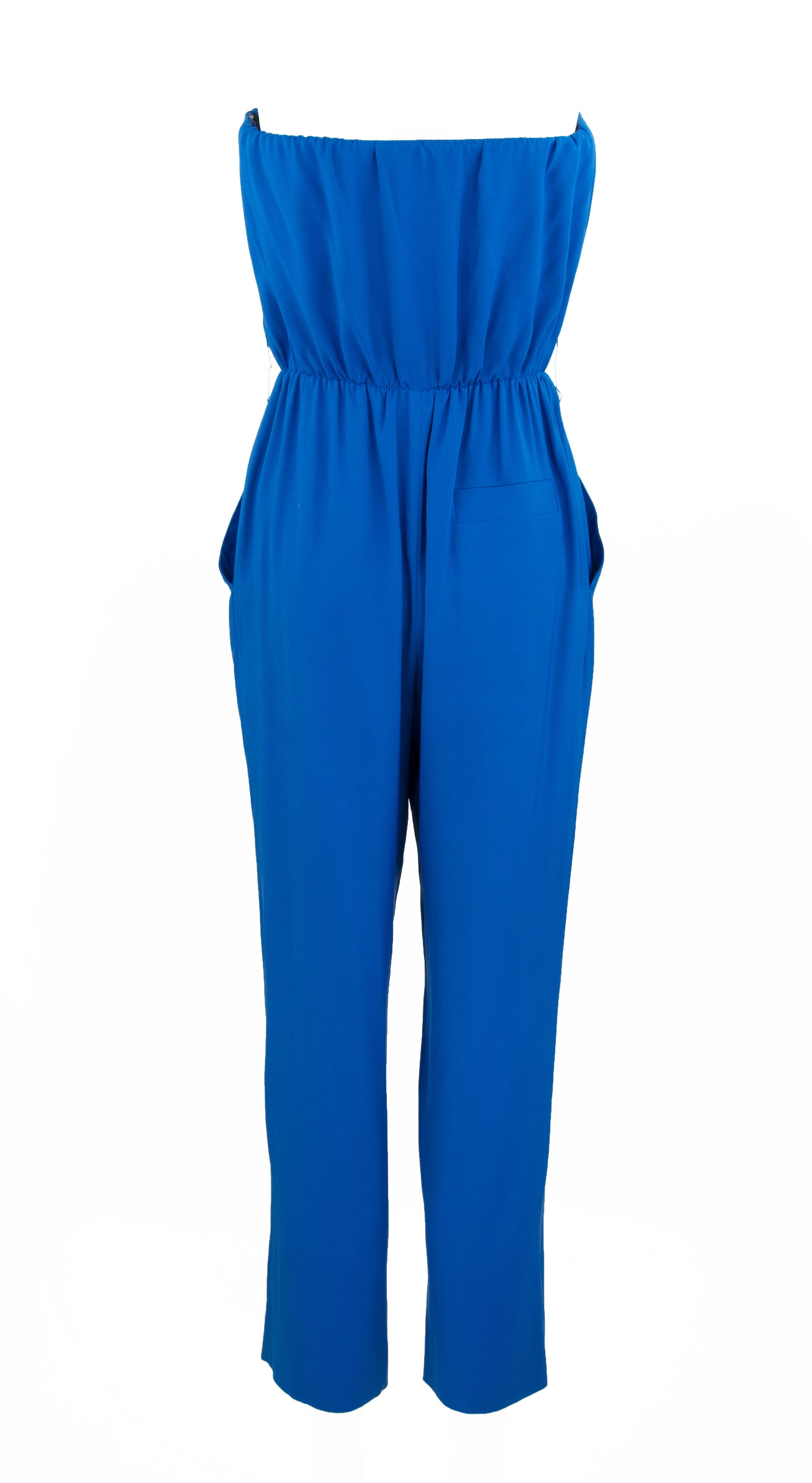 Sporty bright blue strapless jumpsuit with an elastic top and waistline.  Looks great styled with pumps and long earrings.

Size: Size tag missing but approximate M

Condition: Very Good

Composition: 72% rayon, 24% silk, 4% spandex / lining 100%