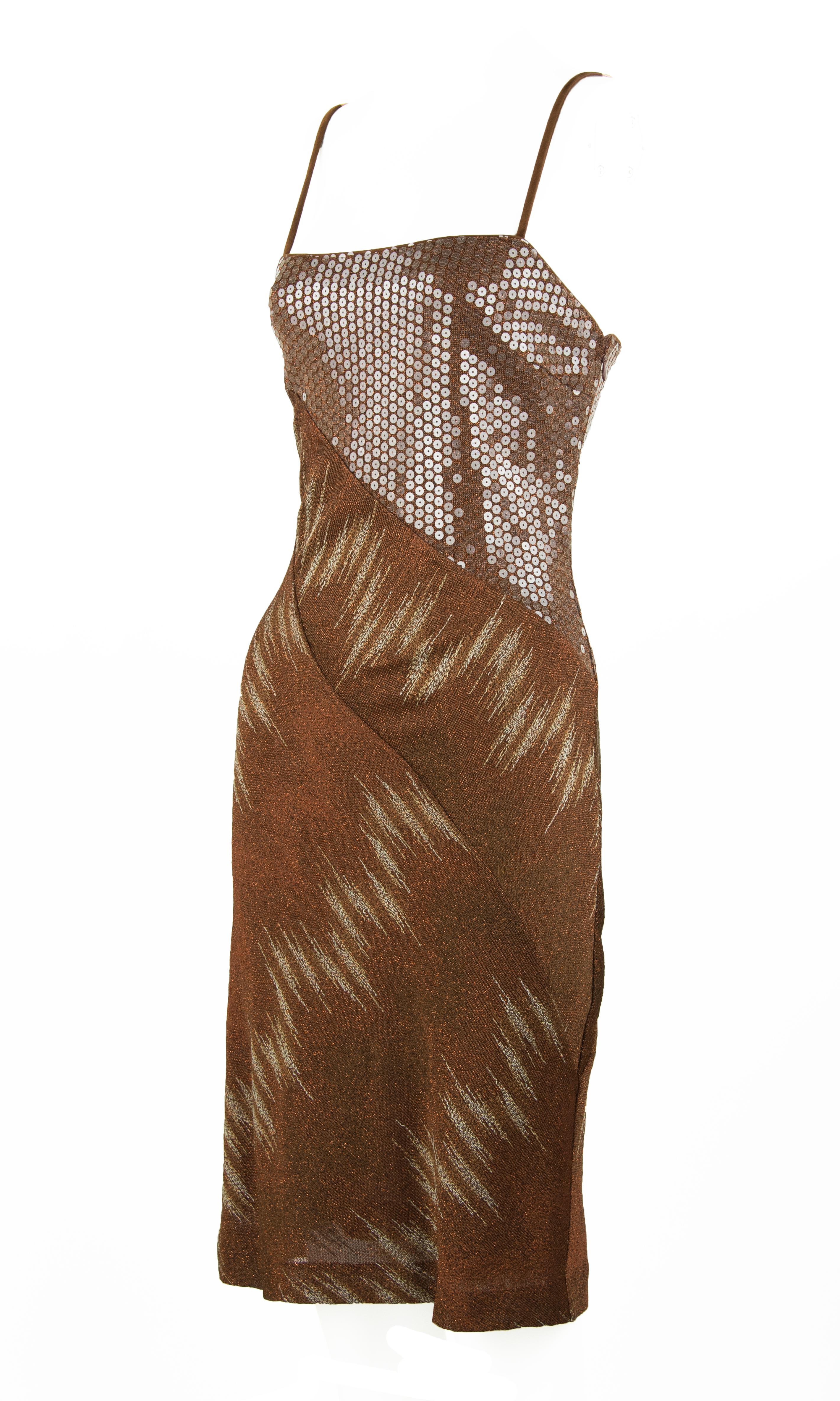 Stunning brown, bronze and gold metallic fabric make up this vintage Missoni dress.  Diagonal, asymmetrical seams add interesting detail.  The fabric is adorned with clear sequins.

Size: S, missing size label but approximate S

Condition: