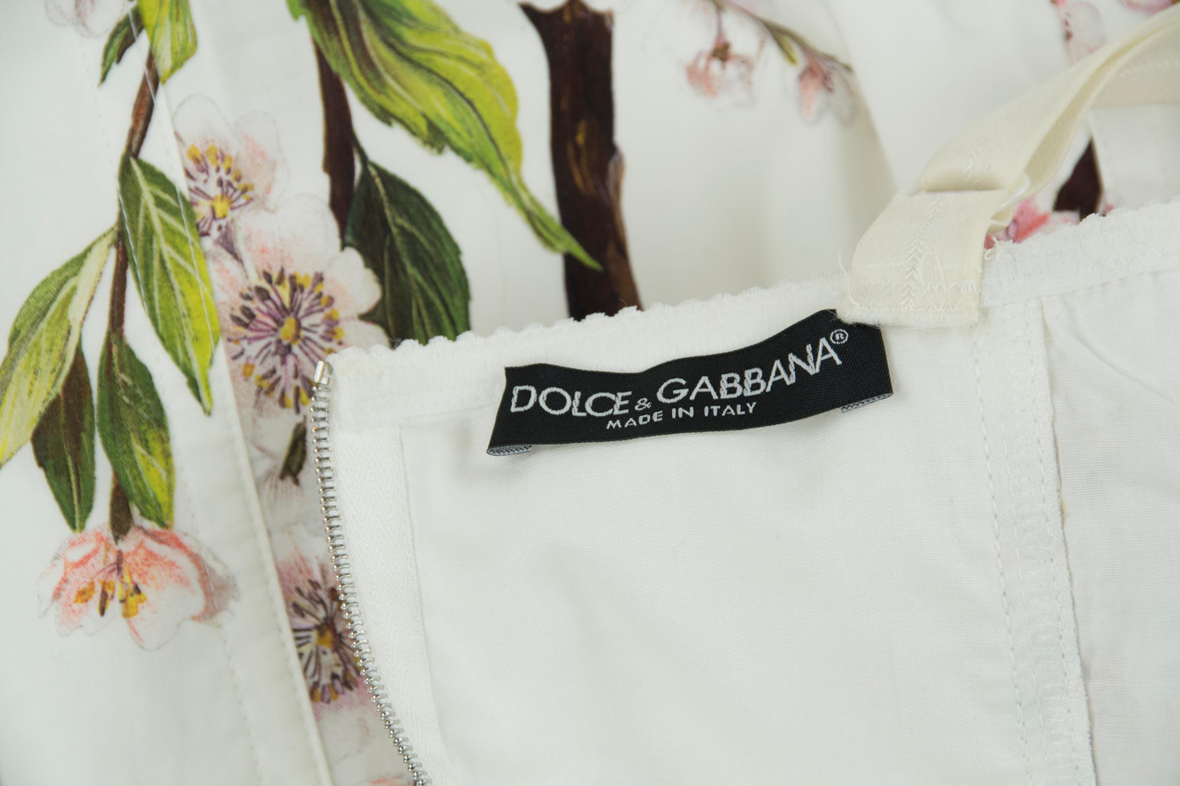 Dolce & Gabbana Vintage White Floral Cotton Sheath Dress   For Sale 3