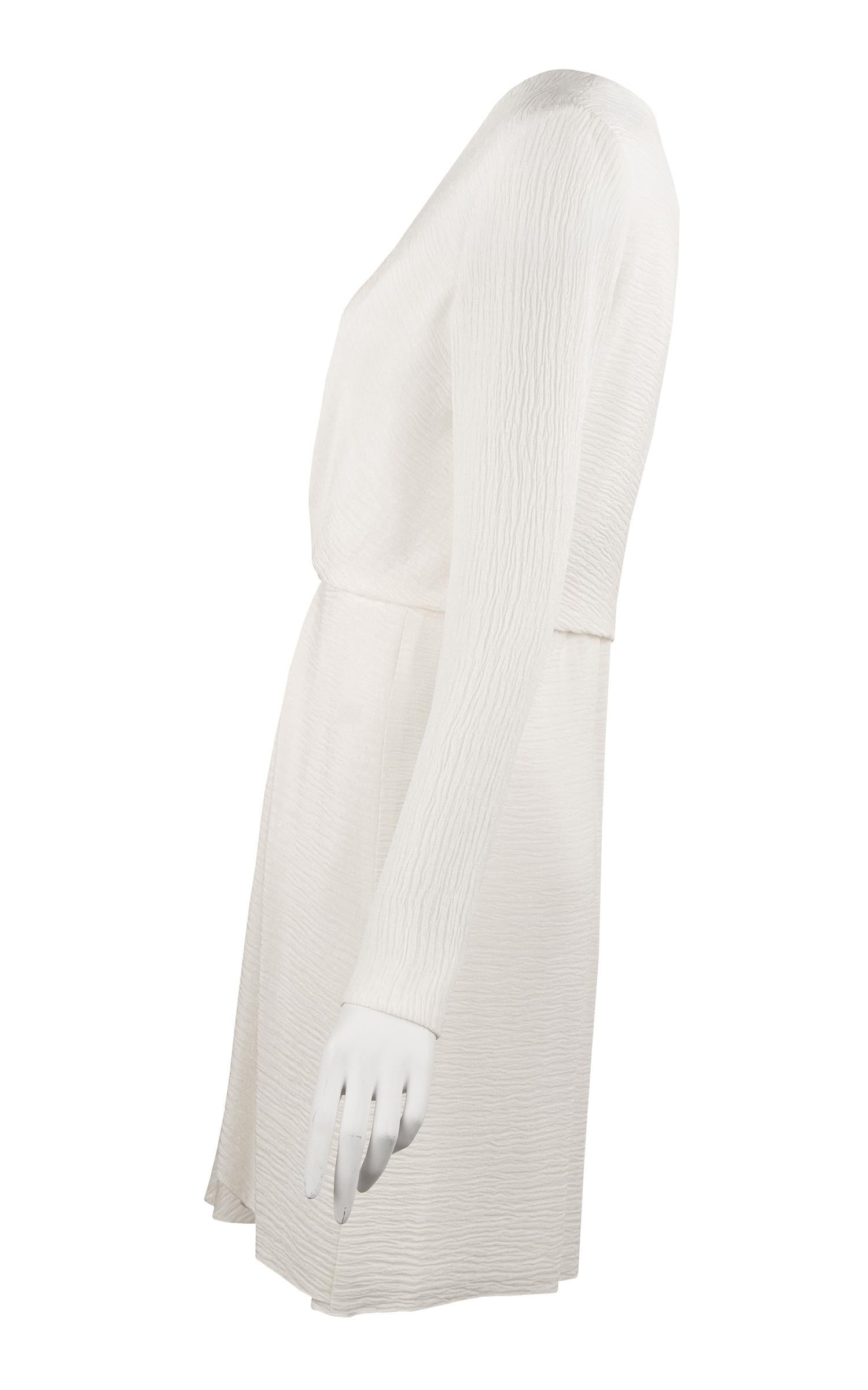 Clean and classic J. Mendel off white silk dress.  Incredible detail with a twist in the center front.  Features a v neck and long sleeves.

Size: US 4

Condition: Pristine, like new

Composition: 51% silk, 49% acetate / lining 100% silk

Made in