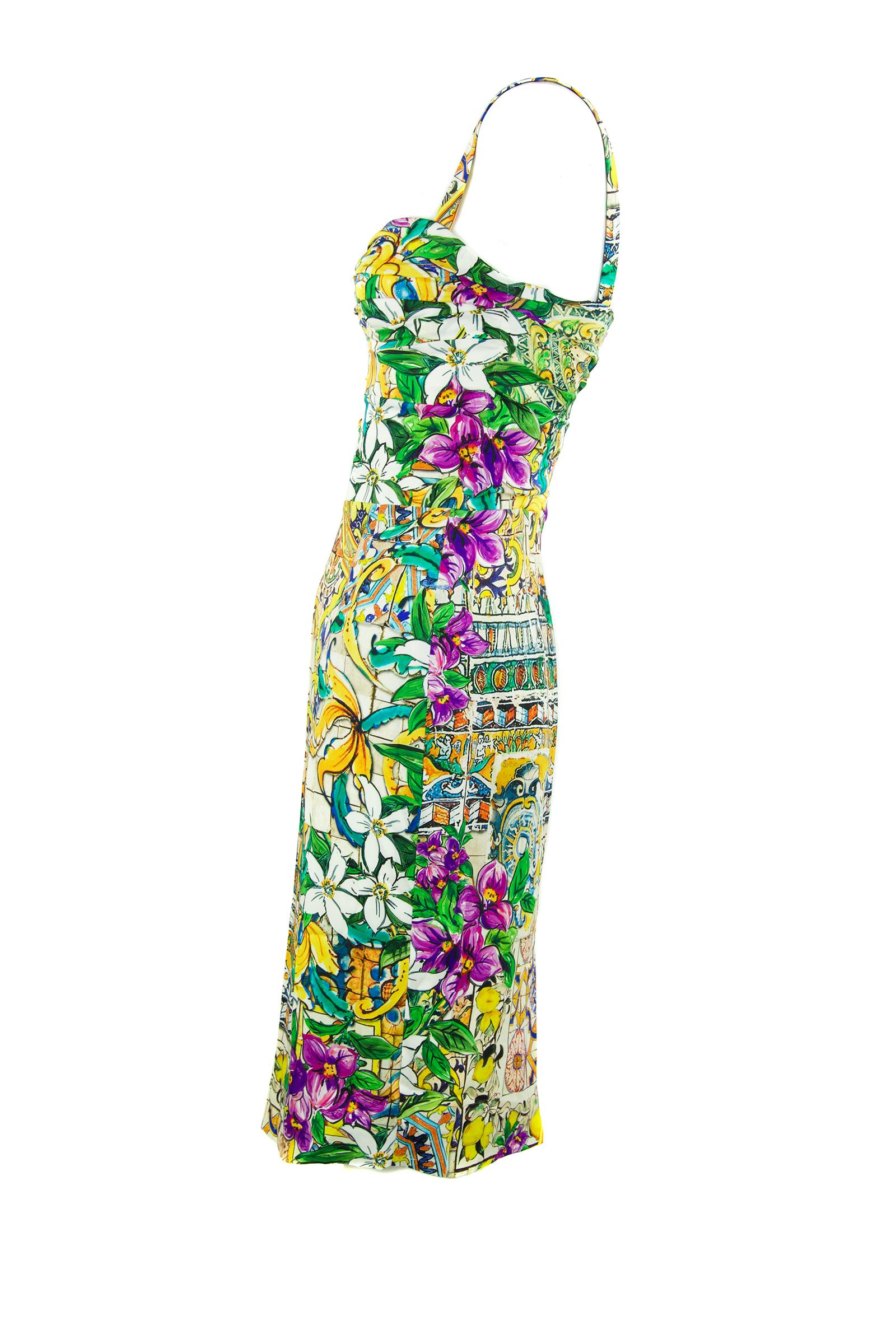 Incredible colors and pattern on this vibrant Dolce & Gabbana printed dress.  Features pleated fabric on the bodice and boning for a sexy, structured look.  Fabric is silk charmeuse with a little stretch for some extra give.

Size: IT 40

Condition: