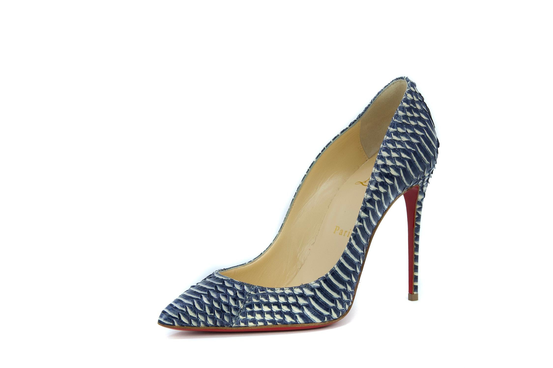 Gorgeous classic Christian Louboutin pump in a black and white snakeskin, that goes with just about anything in your wardrobe.  Iconic red sole that is hard to miss.

Size: 36.5

Condition: New with box and dustbag

Made in Italy