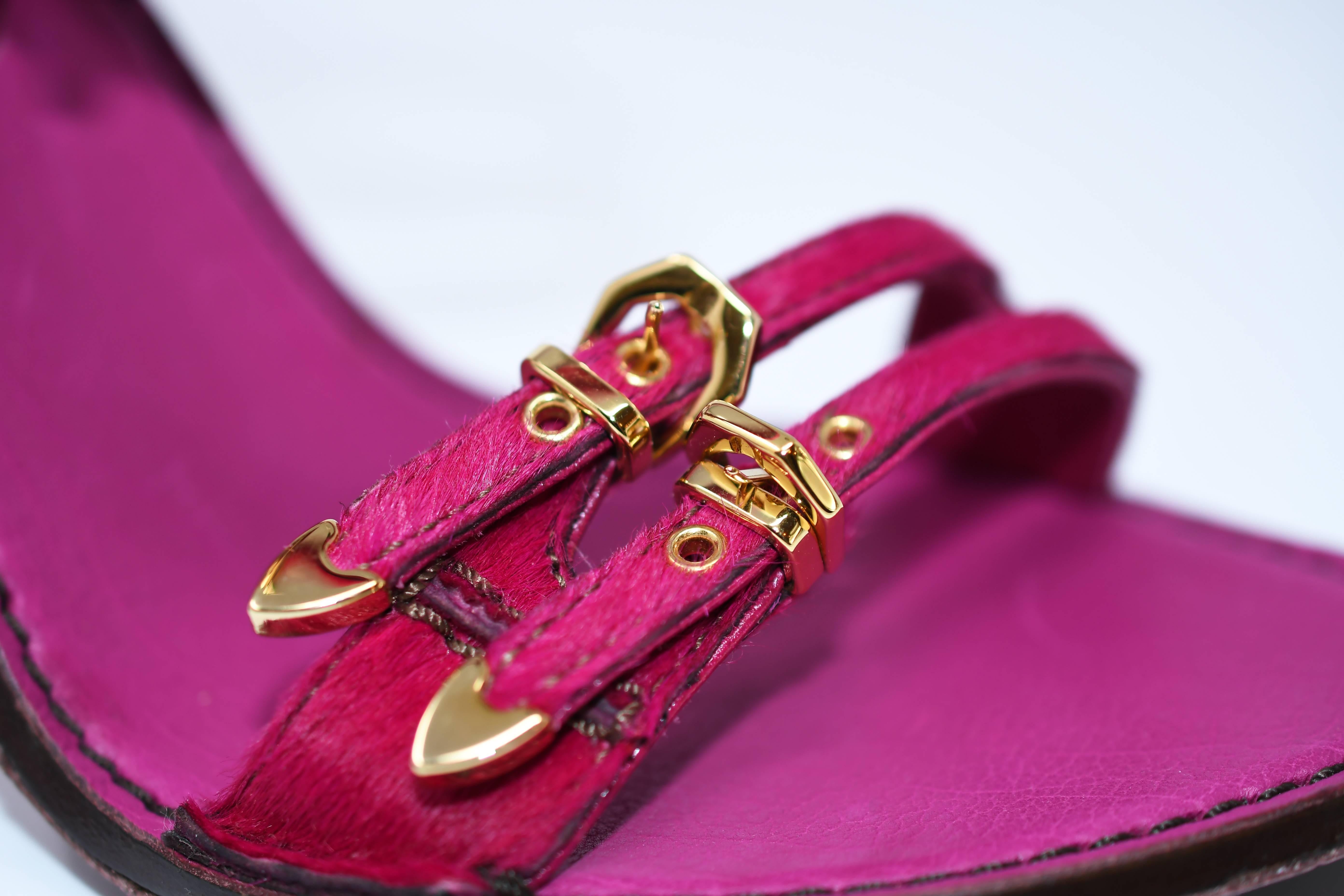 Louis Vuitton Fuchsia Sandal Heel with Alligator Embossed Sole, Size 38 In New Condition For Sale In Newport, RI