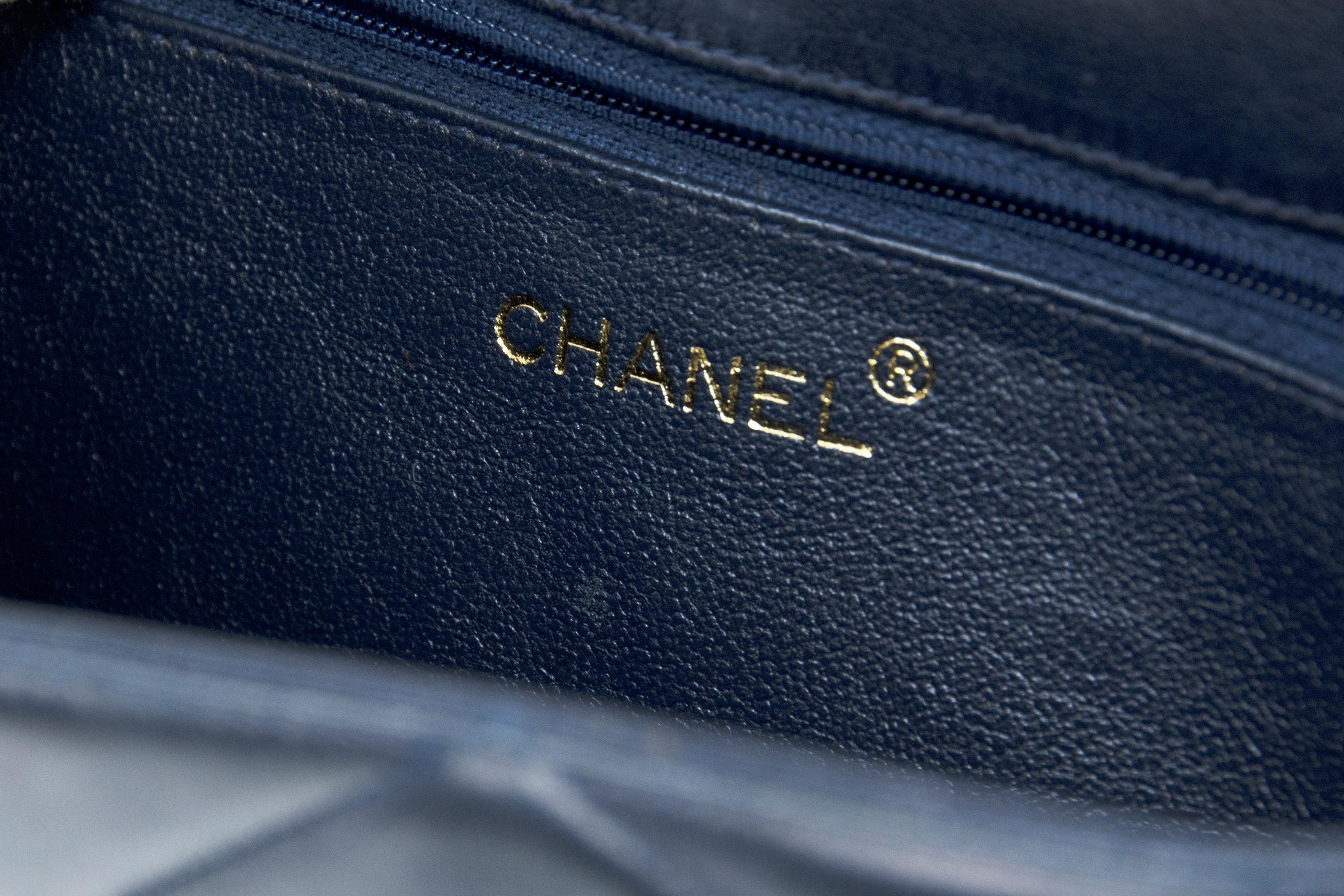 Vintage Chanel Red & Black Quilted Leather Handbag For Sale 5