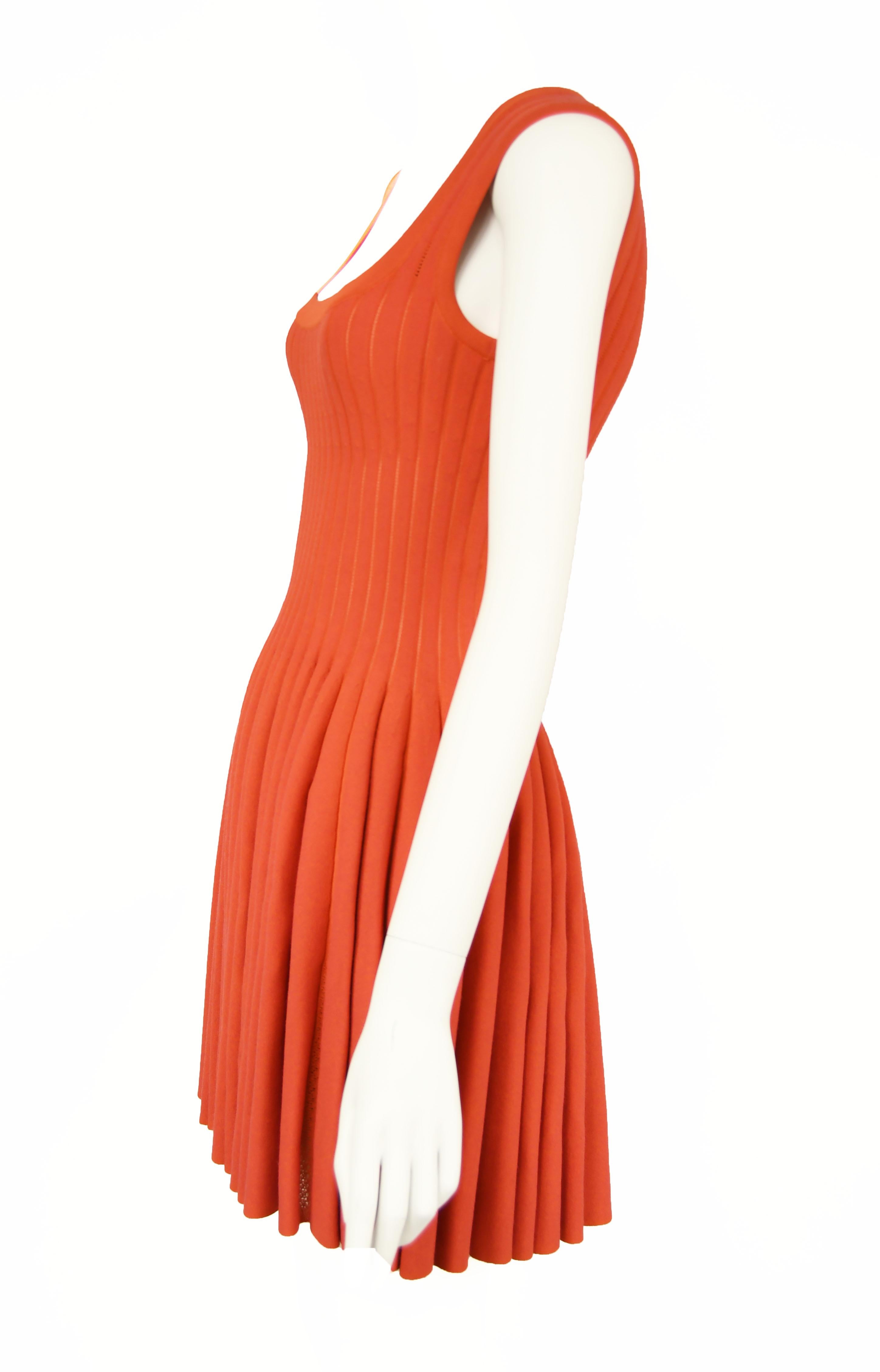 Alaia Dark Coral Fit & Flare Dress - Size FR 38 (Rot) im Angebot