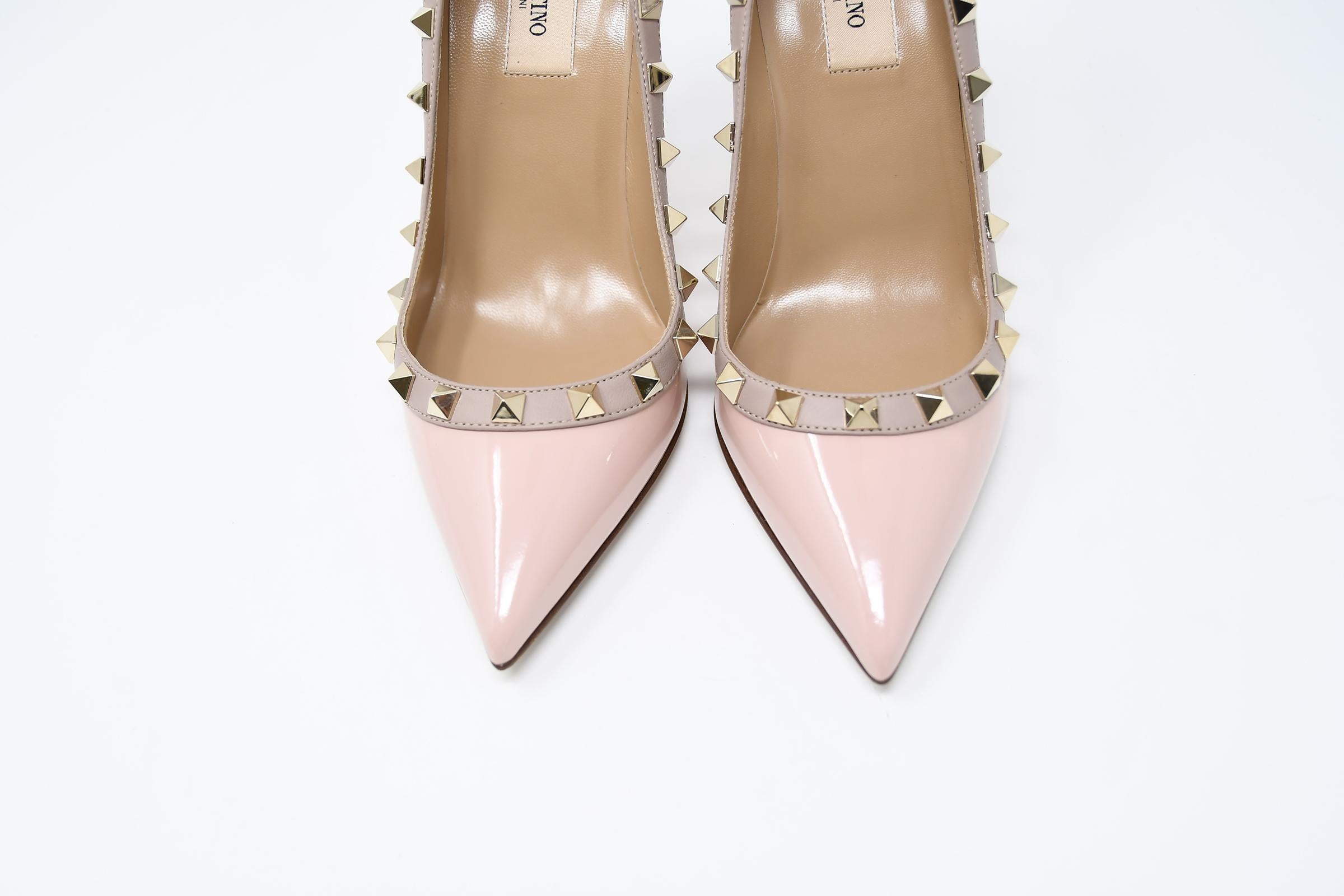 Women's Valentino Rock Stud Light Pink Patent Leather Pumps - Size 36 1/2 For Sale