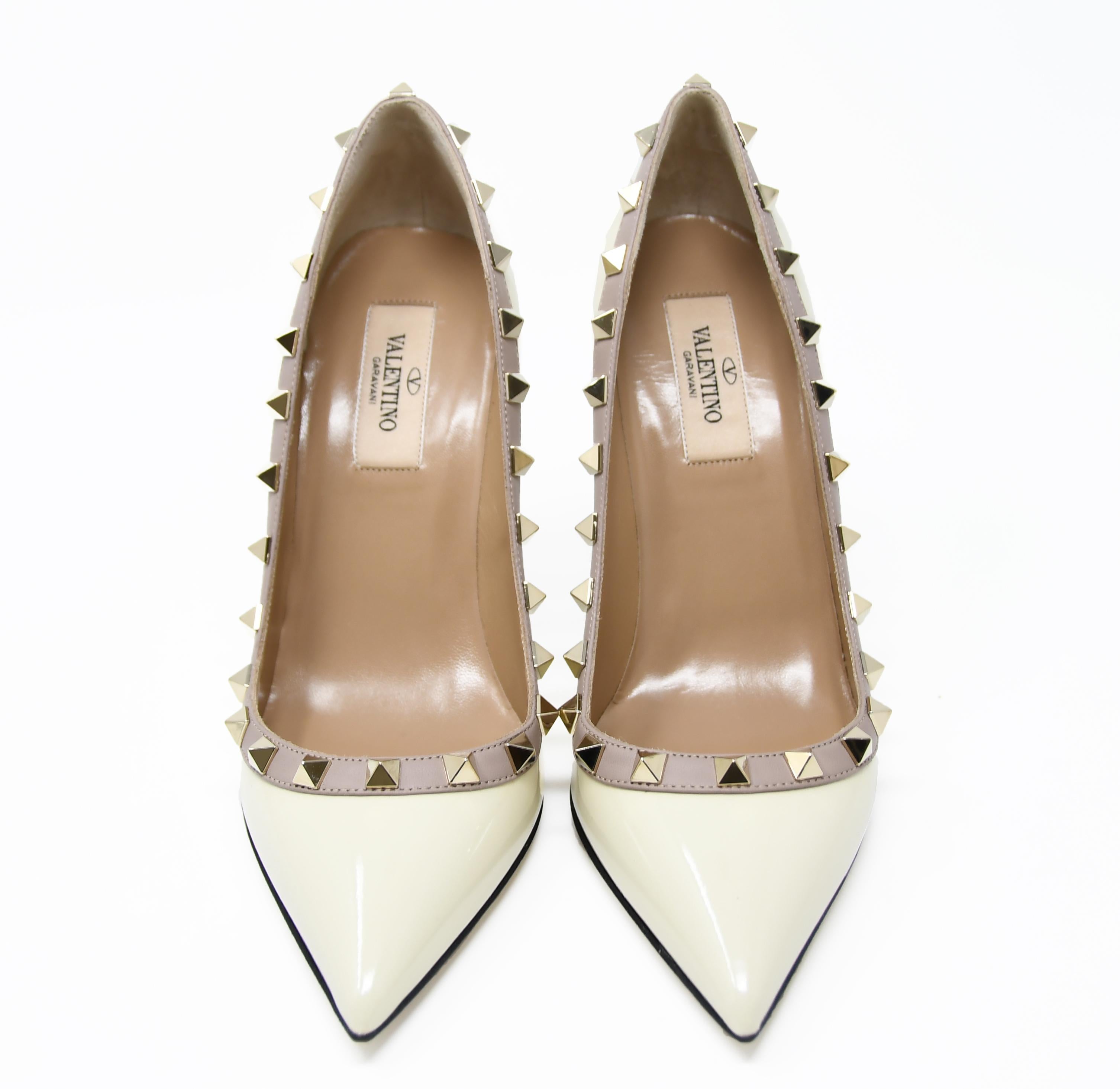 Valentino Rock Stud Off White Patent Leather Pumps - Size 36 1/2 For Sale 1