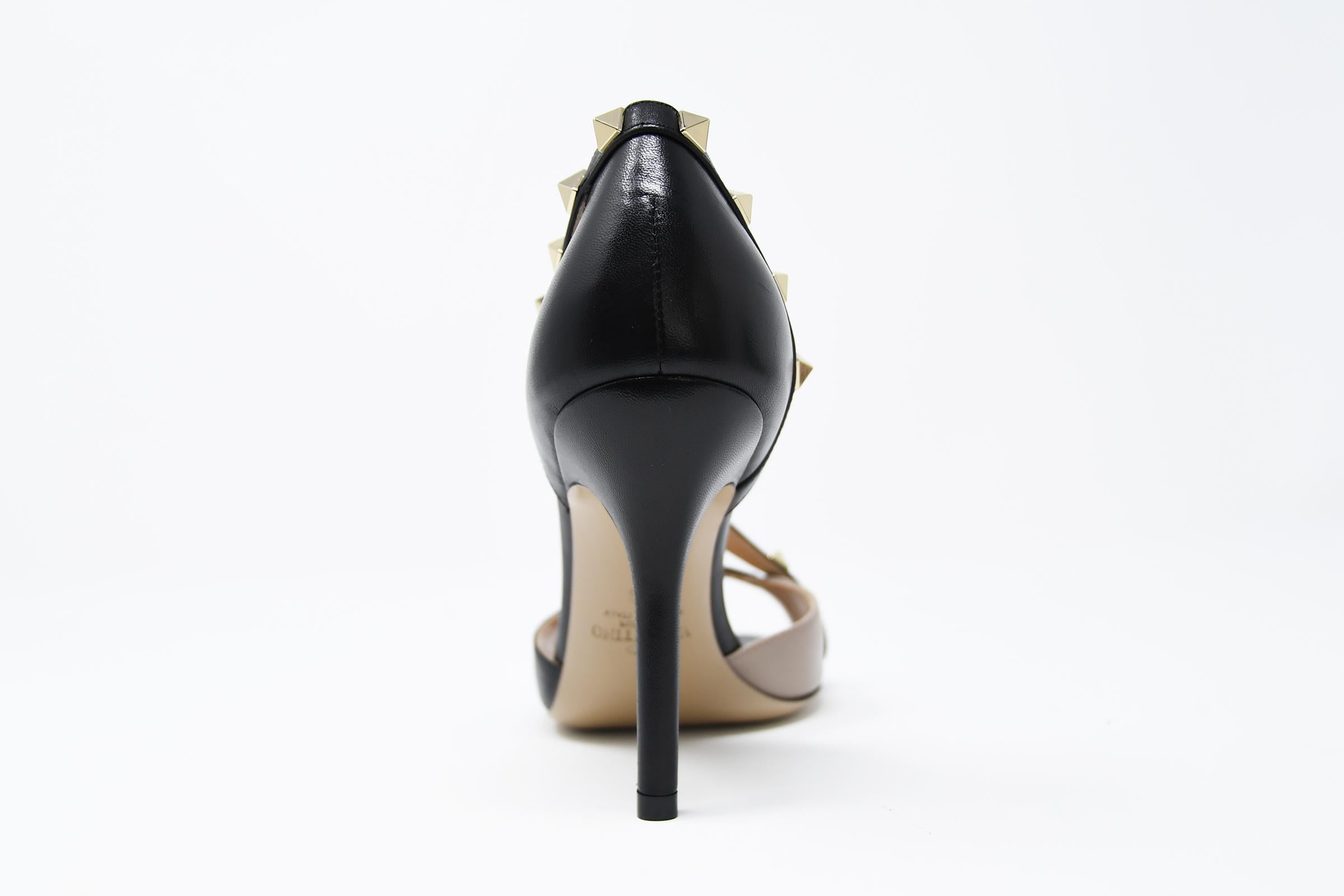 Valentino Black Rock Stud Sandal - Size 36 1/2 In New Condition For Sale In Newport, RI