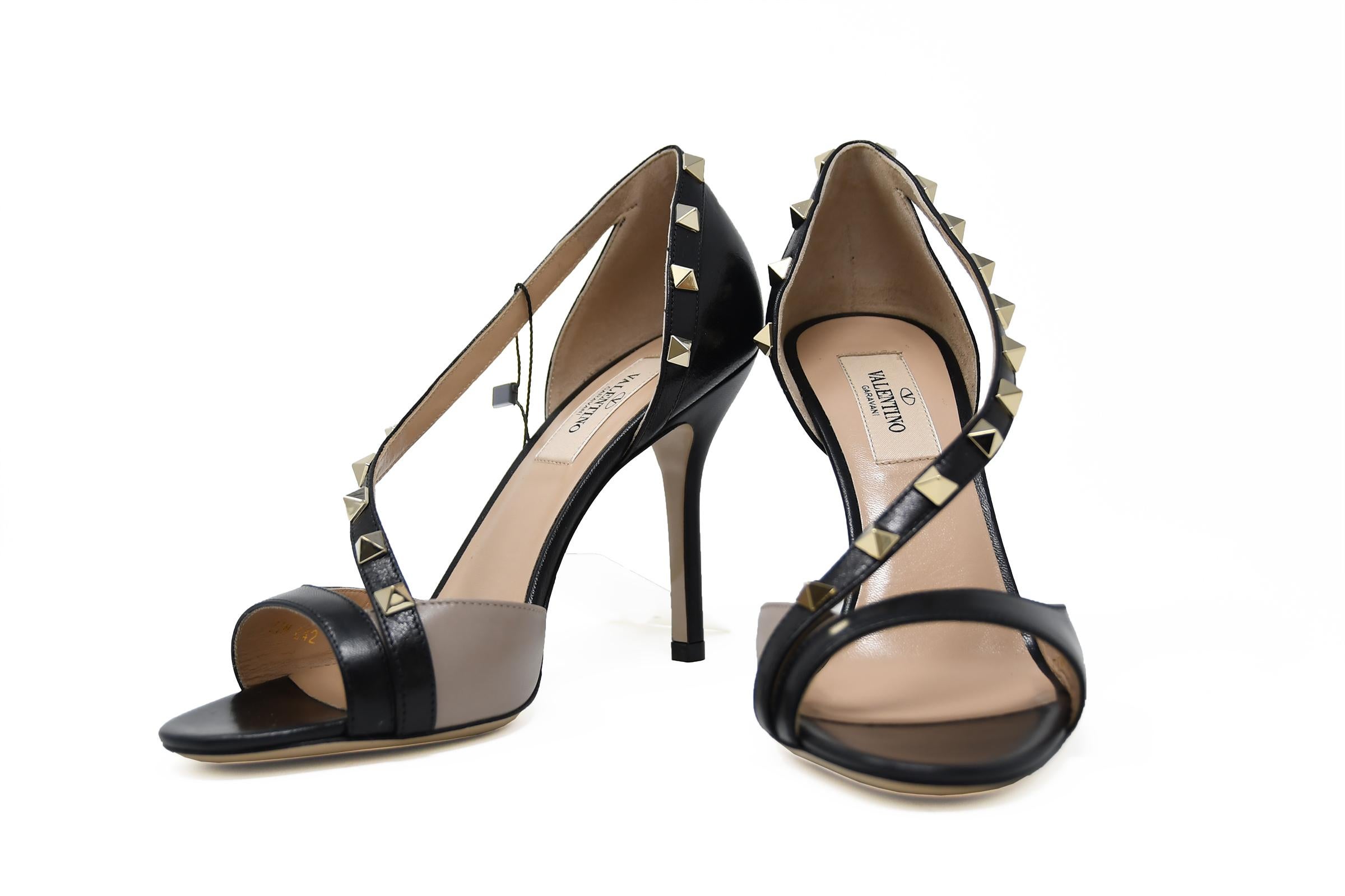 Women's Valentino Black Rock Stud Sandal - Size 36 1/2 For Sale
