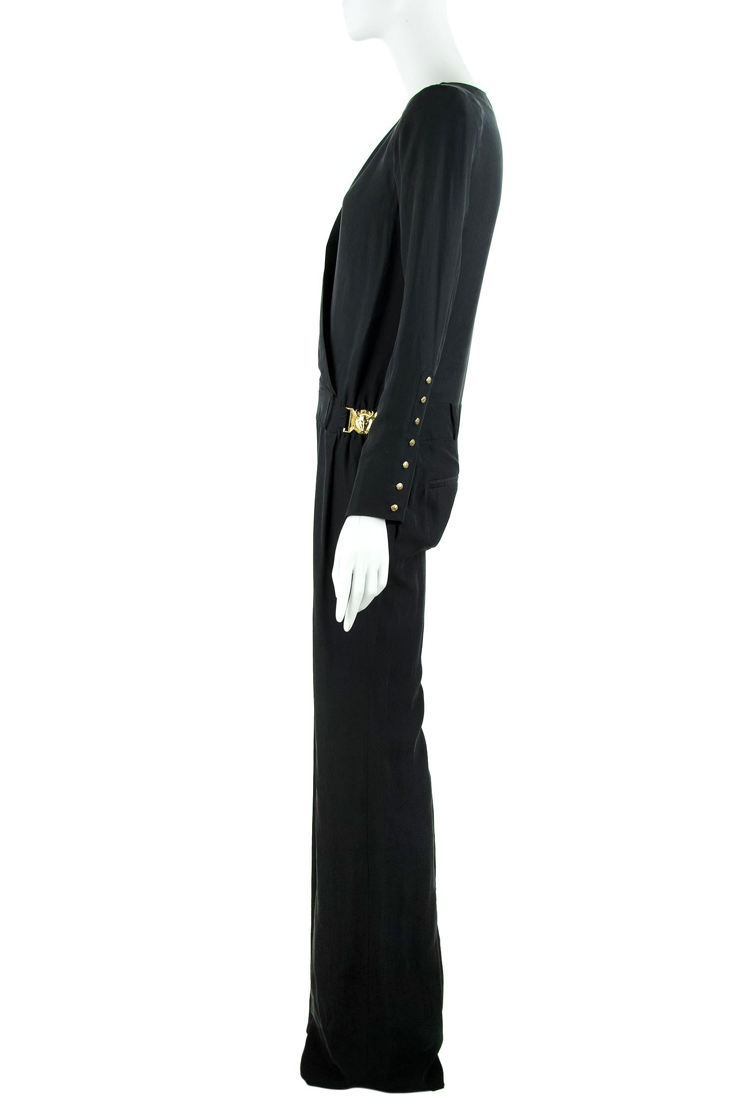 Gorgeous and elegant 100% silk Balmain jumpsuit.  Can be worn year around and will certainly be your next wardrobe staple.  Features a v neck and gold medallions on each hip with chic gold buttons up the wrist to the elbow.

Size: FR 34

Condition: