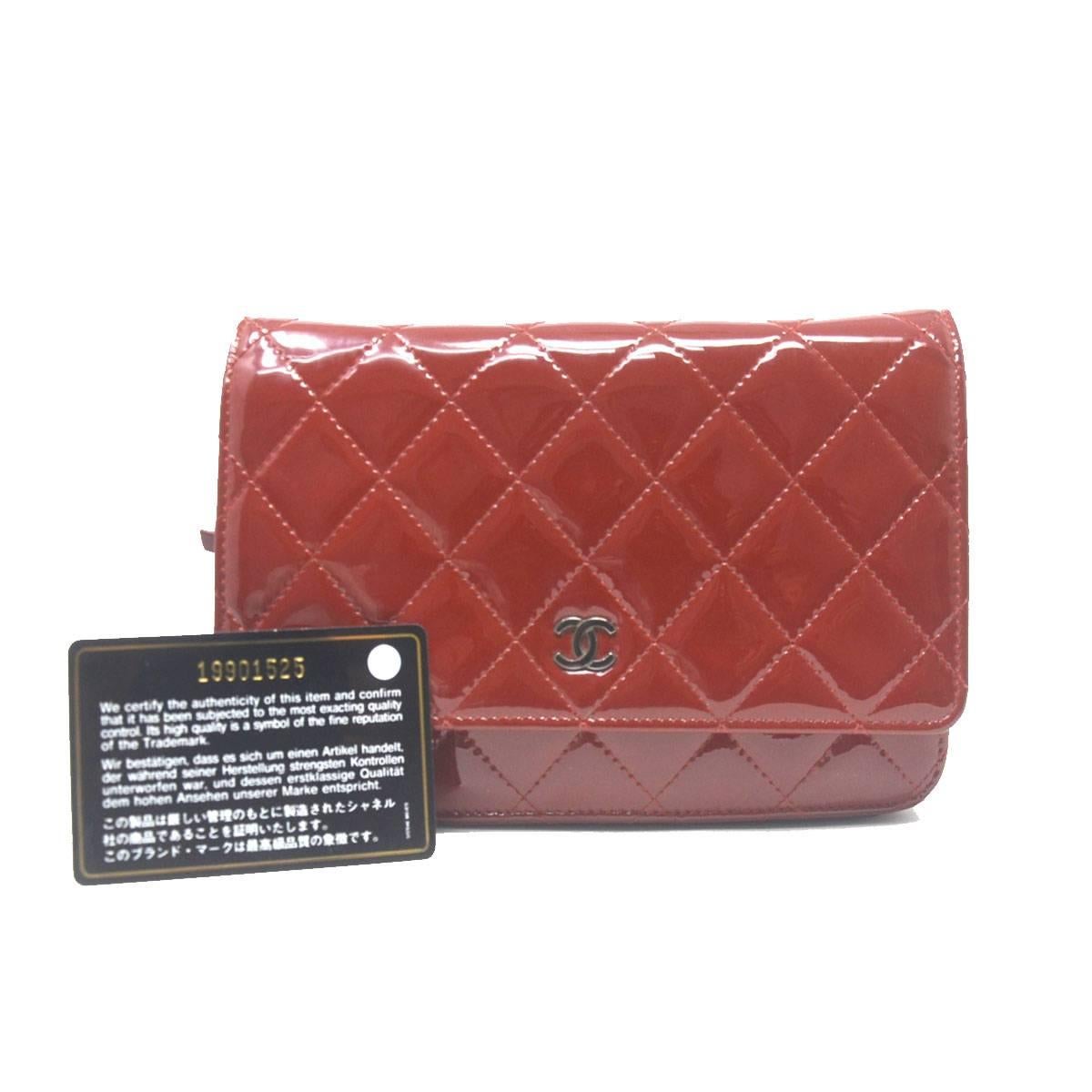 Company-Chanel
Model-WOC Patent
Color-Dark Red
Date Code-19901525
Material-Leather
Measurements-8