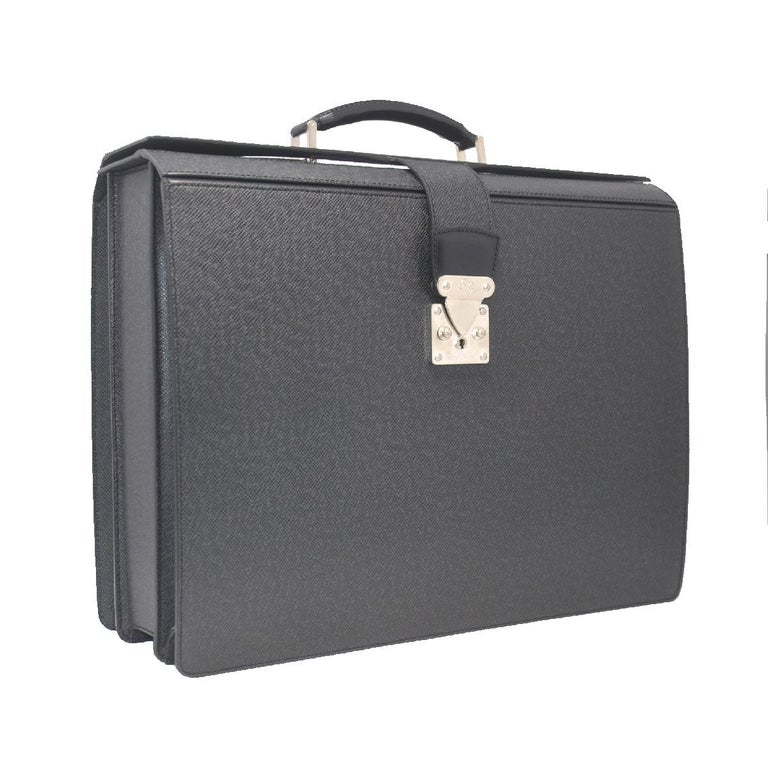 Louis Vuitton Black Taiga Leather Pilots Briefcase at 1stdibs