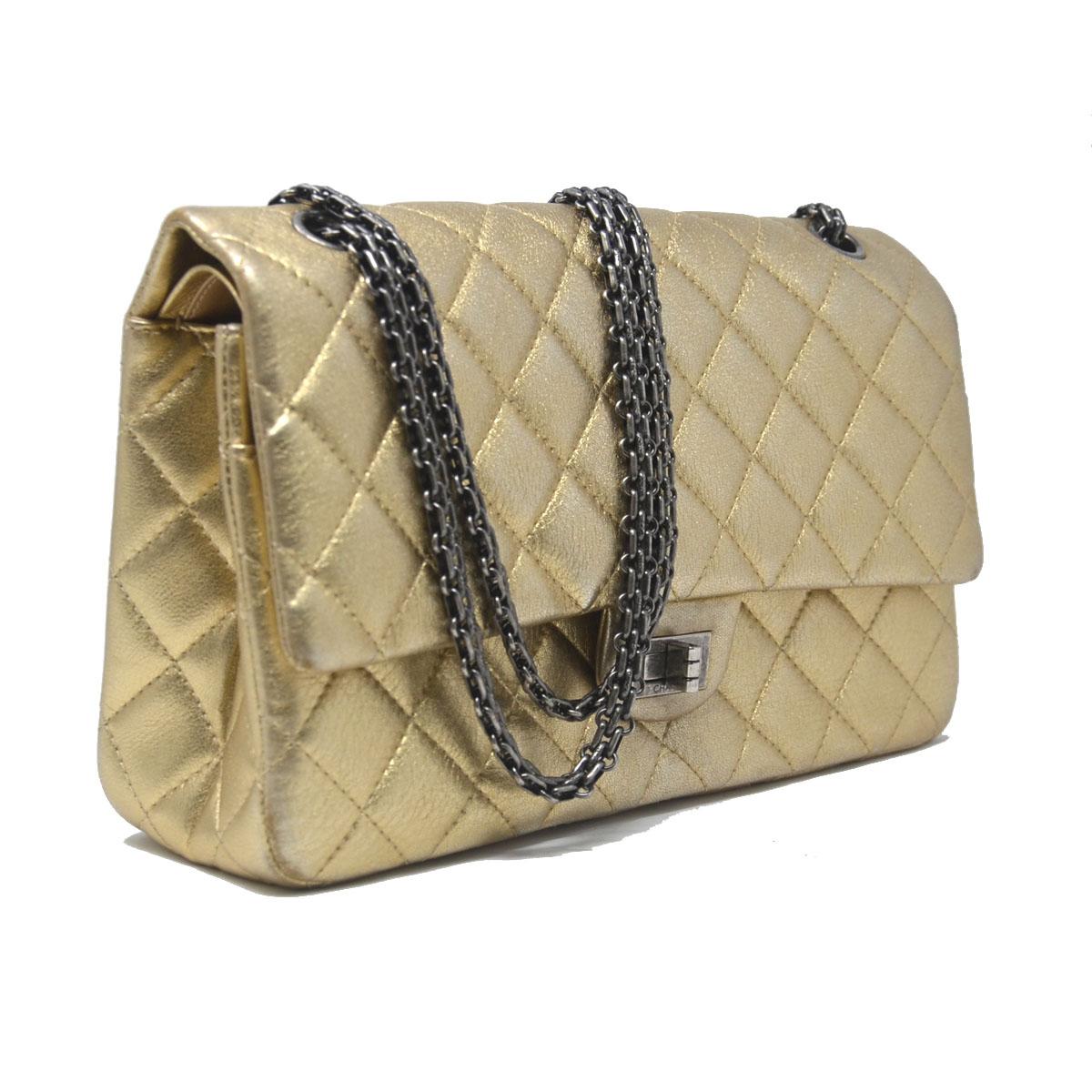 Company-Chanel
Model-2.55 Reissue Jumbo Double Flap Chevron 
Color-Gold 
Date Code-19171061
Material-Leather
Measurements-11