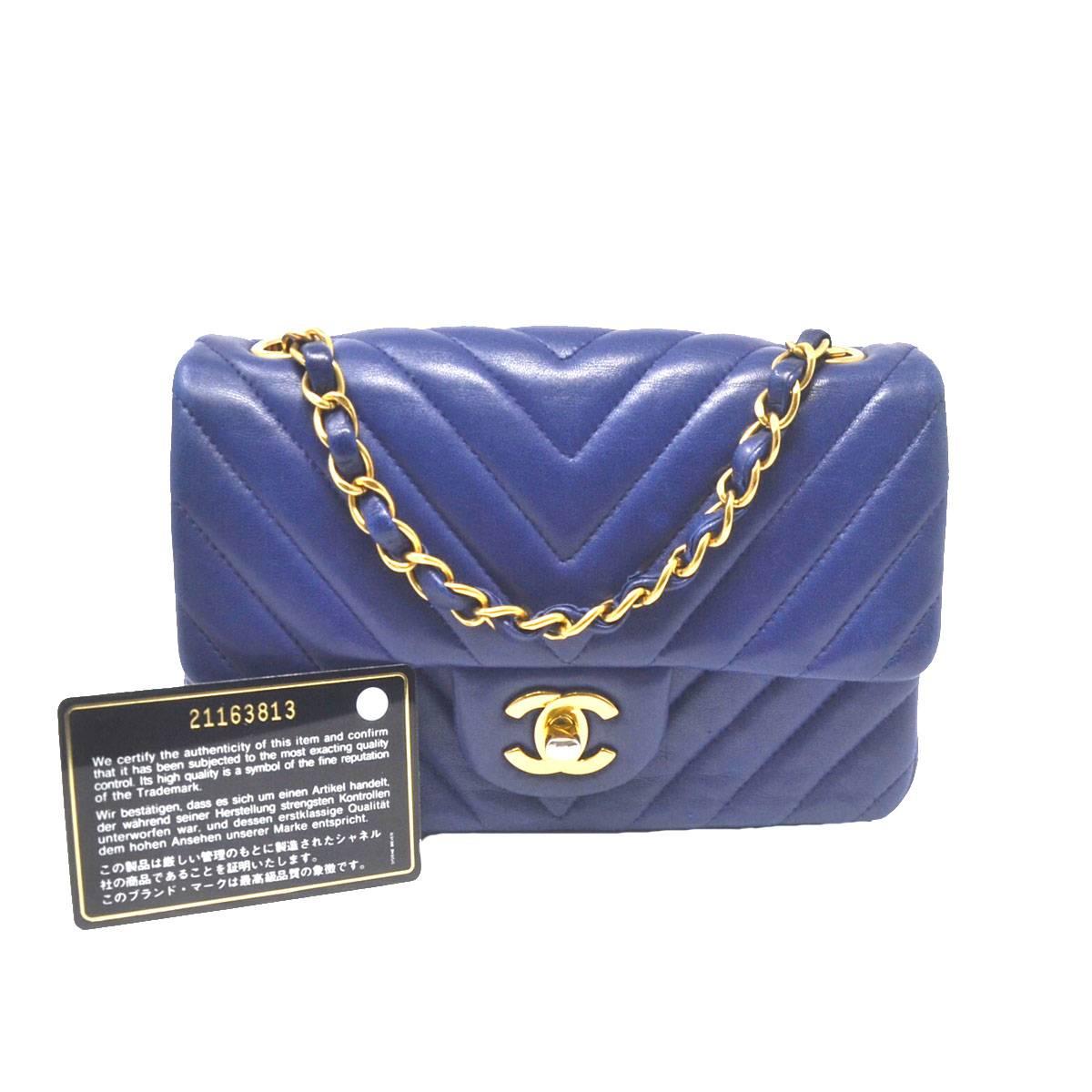 Company-Chanel
Model-Small Flap Cheveron
Color-Blue
Date Code-168550048
MaterialLeather
Measurements-8