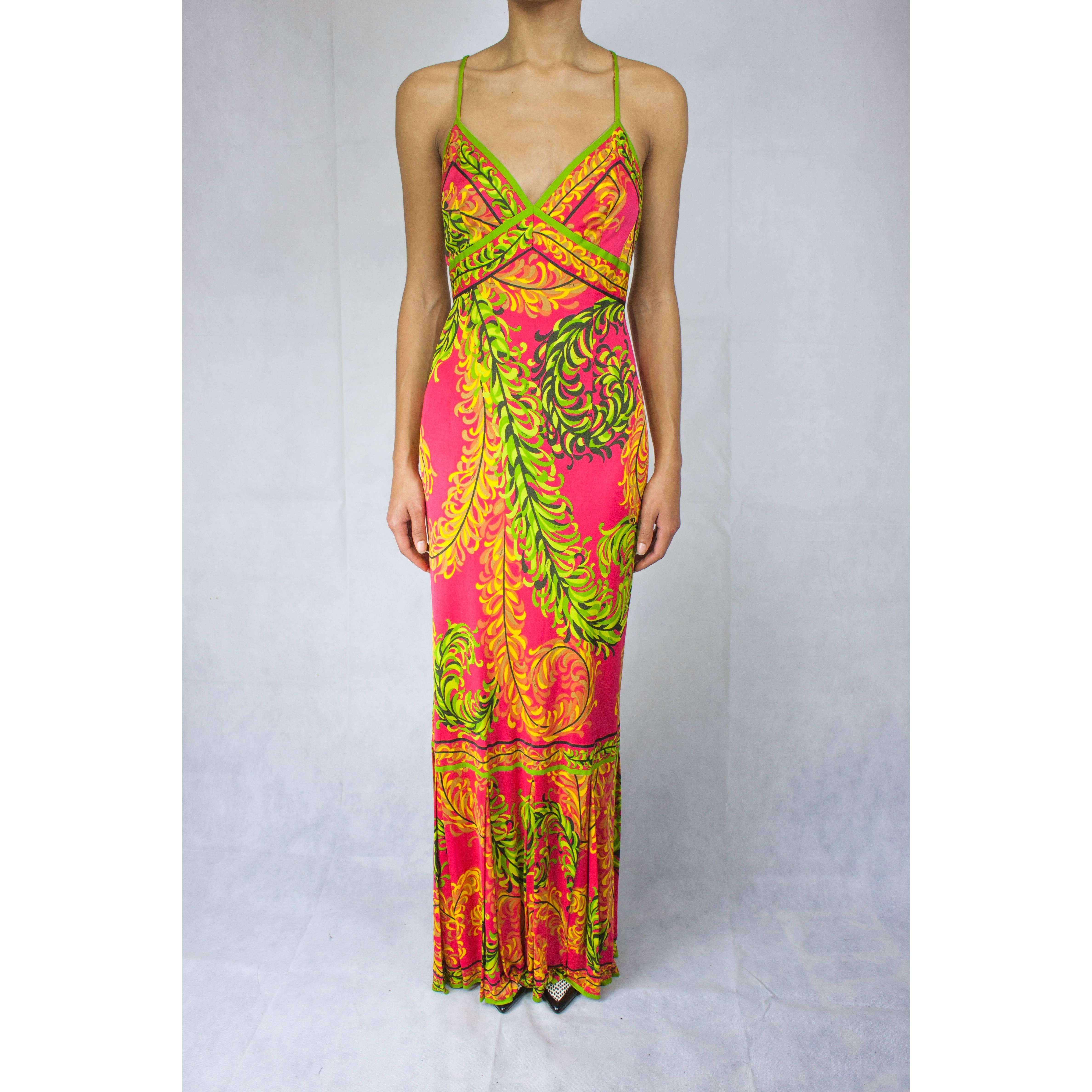 
Everything pertaining to Italian fabrics were consistently of high quality. 
And this is true of the material Emilio Pucci used to create this marvellous silk design.
This extraordinarily sensual silk jersey dress epitomises the bold Italian look