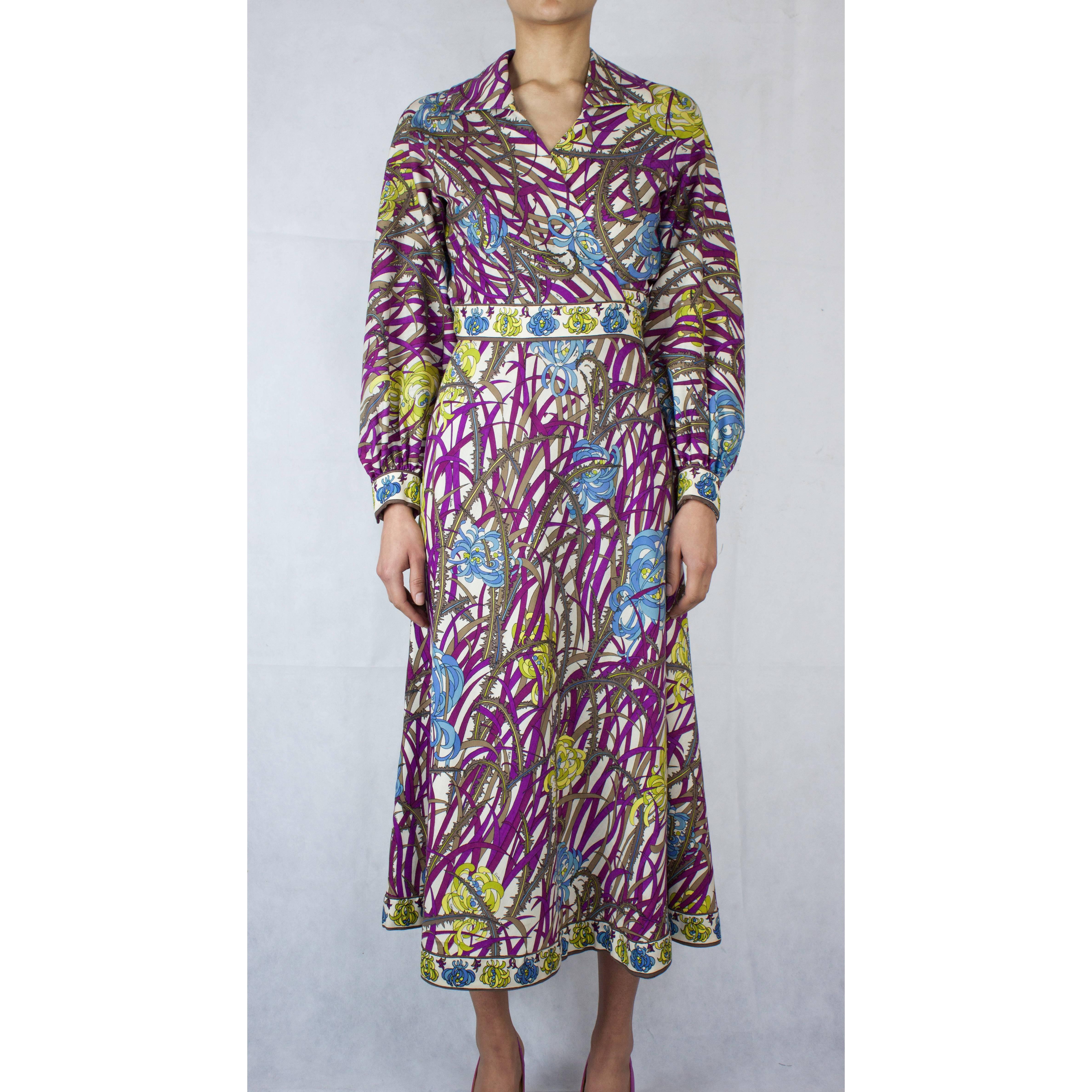 Ensemble aus Woll-Challis mit Blattmuster von Pucci, um 1970 (Grau) im Angebot