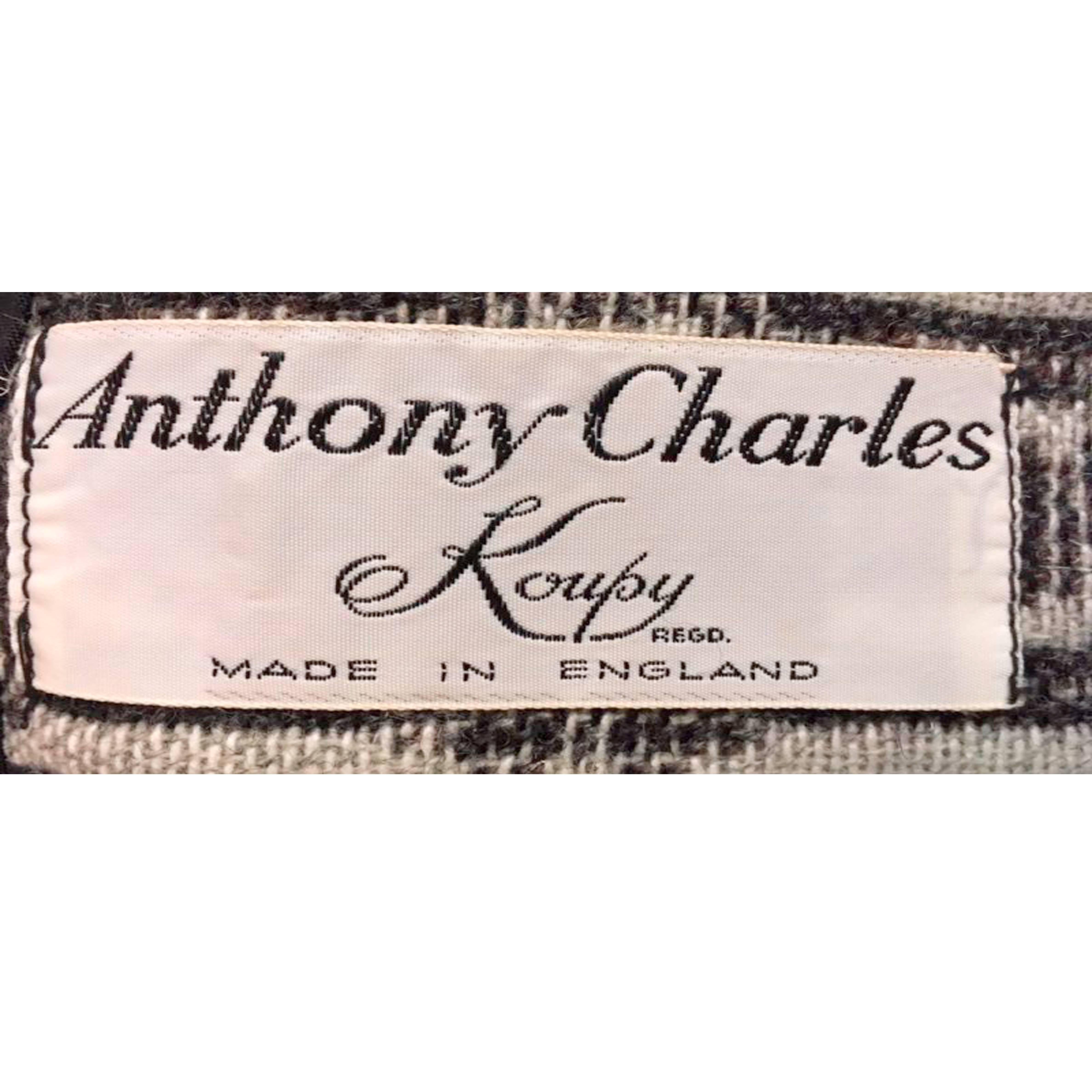 Schwarzer und weißer Wollmantel von Anthony Charles, um 1969 im Angebot 1