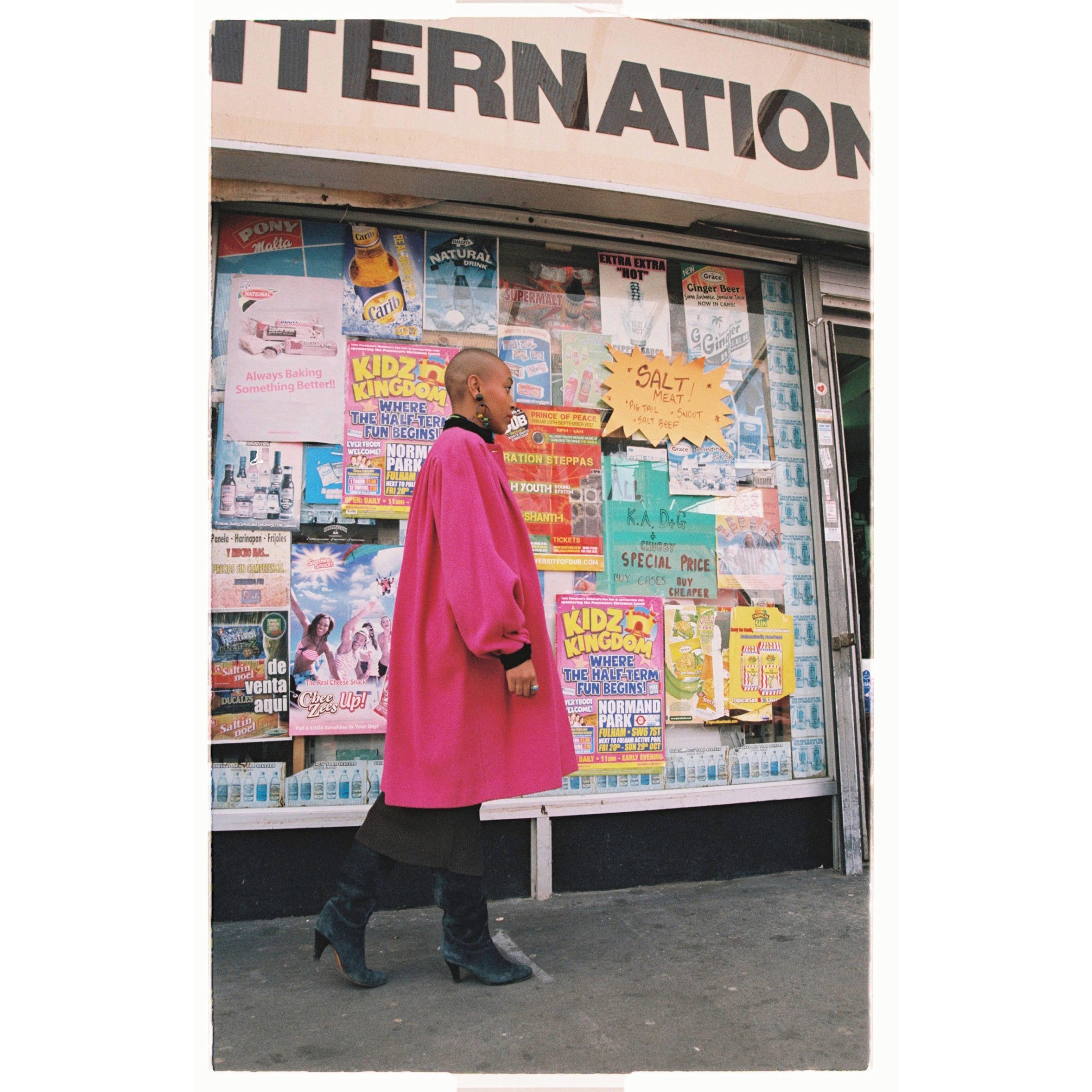 Women's Valentino fuchsia wool coat, circa 1980 For Sale