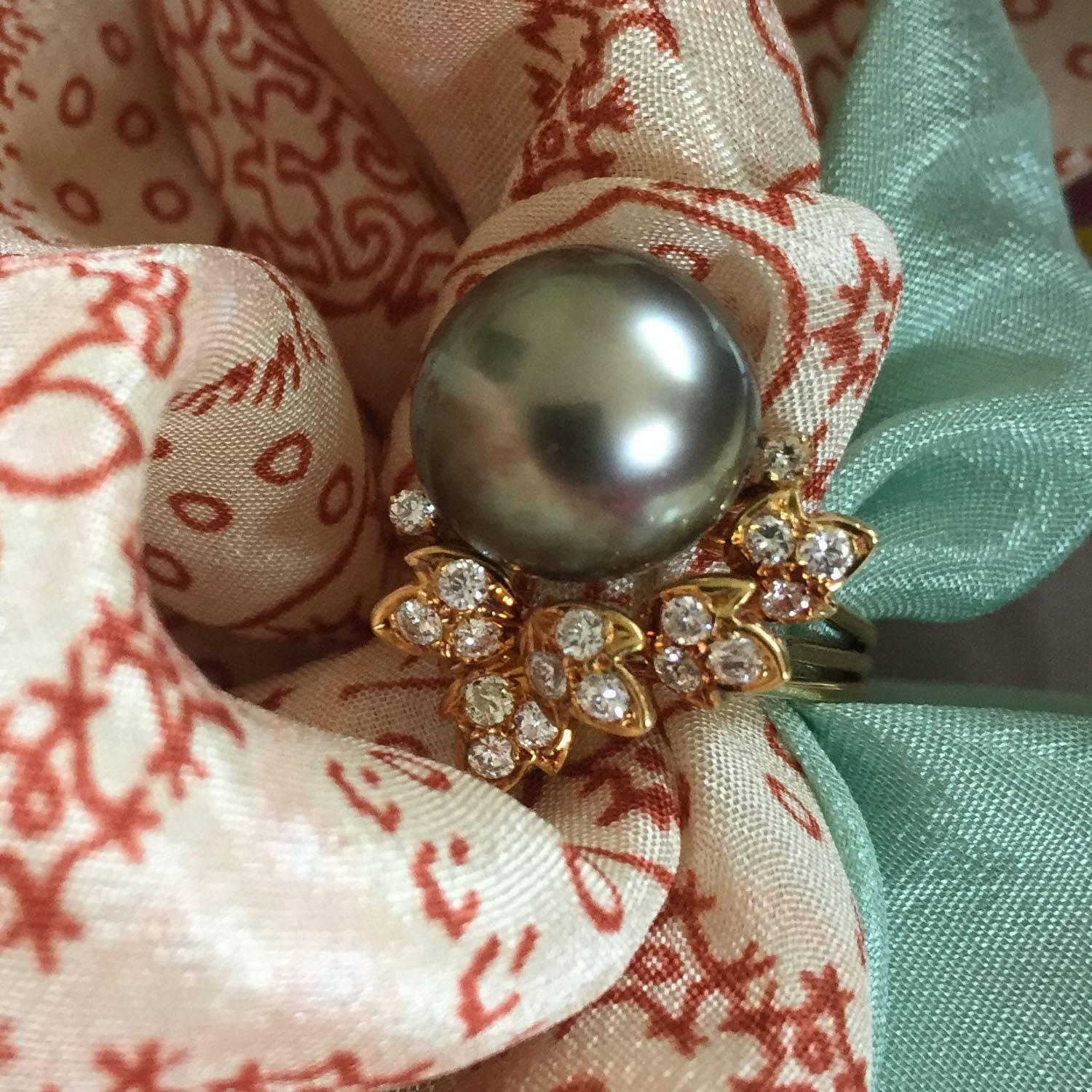 11MM South Sea Black Pearl 18K Gold Diamond Ring In Excellent Condition For Sale In Boston, MA