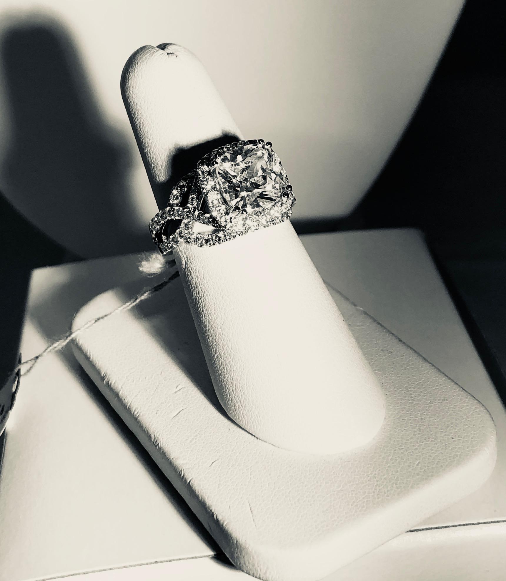 Round Cut White Gold Semi-Mount Diamond Ring For Sale