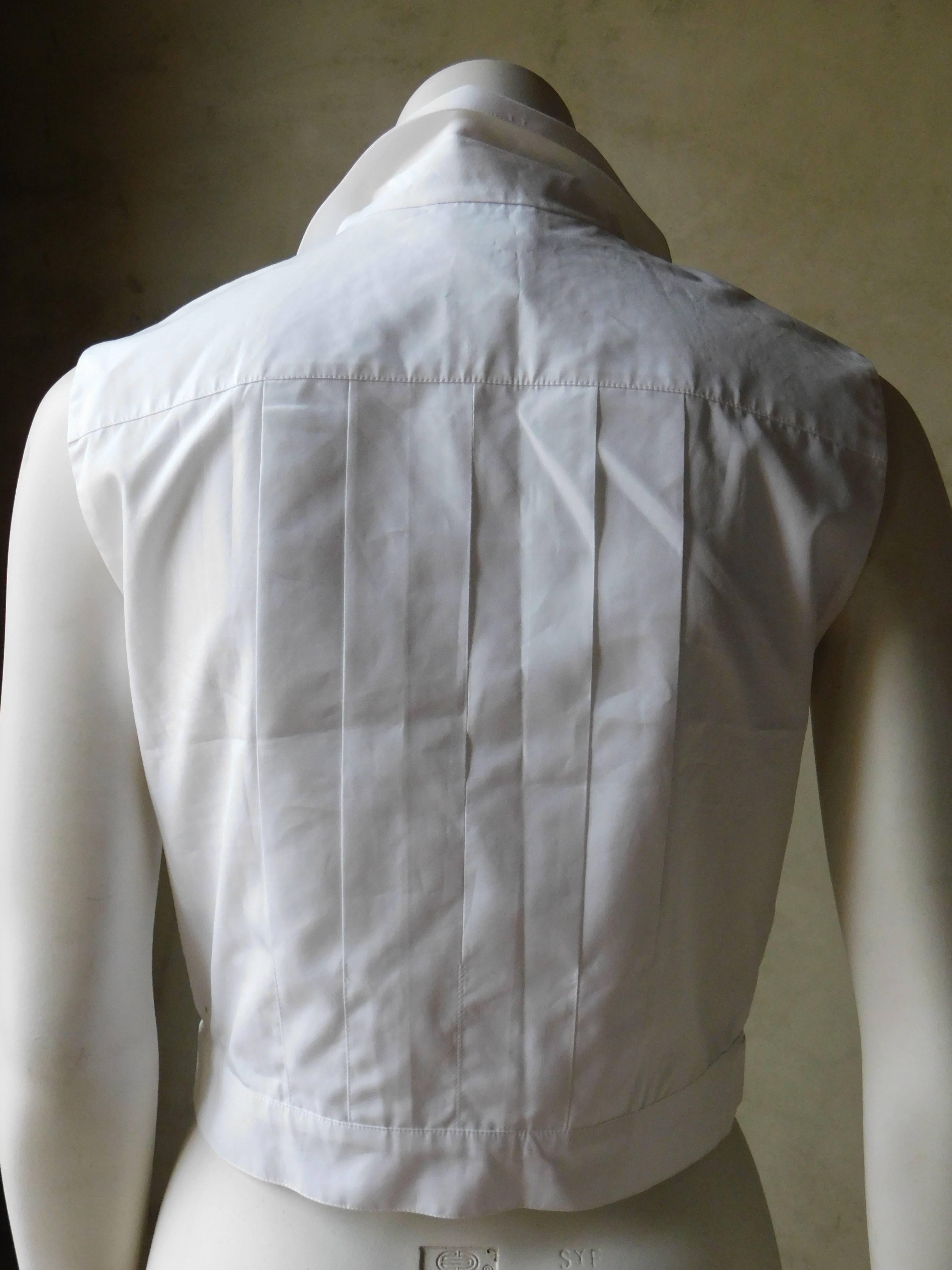 Women's Chanel boutique White Pleated Cotton Sleeveless Button Front Shirt 