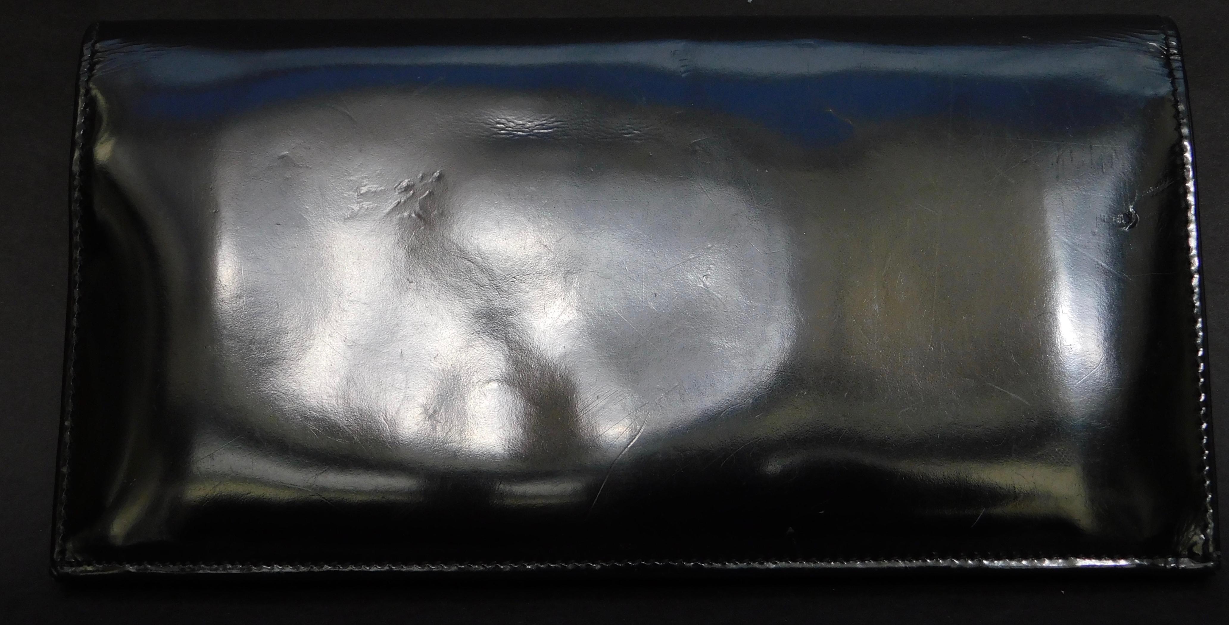 Women's or Men's Vintage Gucci Black Leather Wallet With Silver Horse Bit