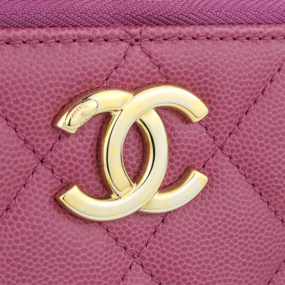 Authentic CHANEL Business Affinity Camera Case Pink Caviar with Gold Hardware 2016.

This stunning bag is in a mint condition, the bag still holds its original shape, and the hardware is still very shiny.

Exterior Condition: Mint condition, corners