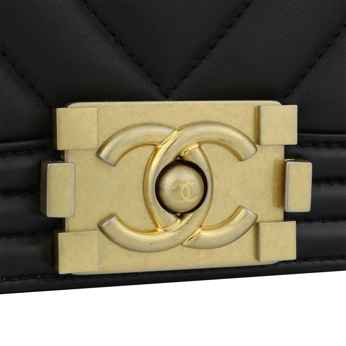 Authentic Chanel Old Medium Chevron Boy Blue Calfskin with Brushed Gold Hardware 2018.

This stunning bag is still in a mint condition, the bag still holds its original shape and the hardware is still very clean and shiny. Leather still smells fresh