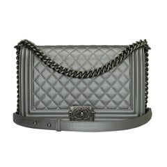 CHANEL New Medium Quilted Boy Silver Grey Caviar mit Ruthenium Hardware 2018