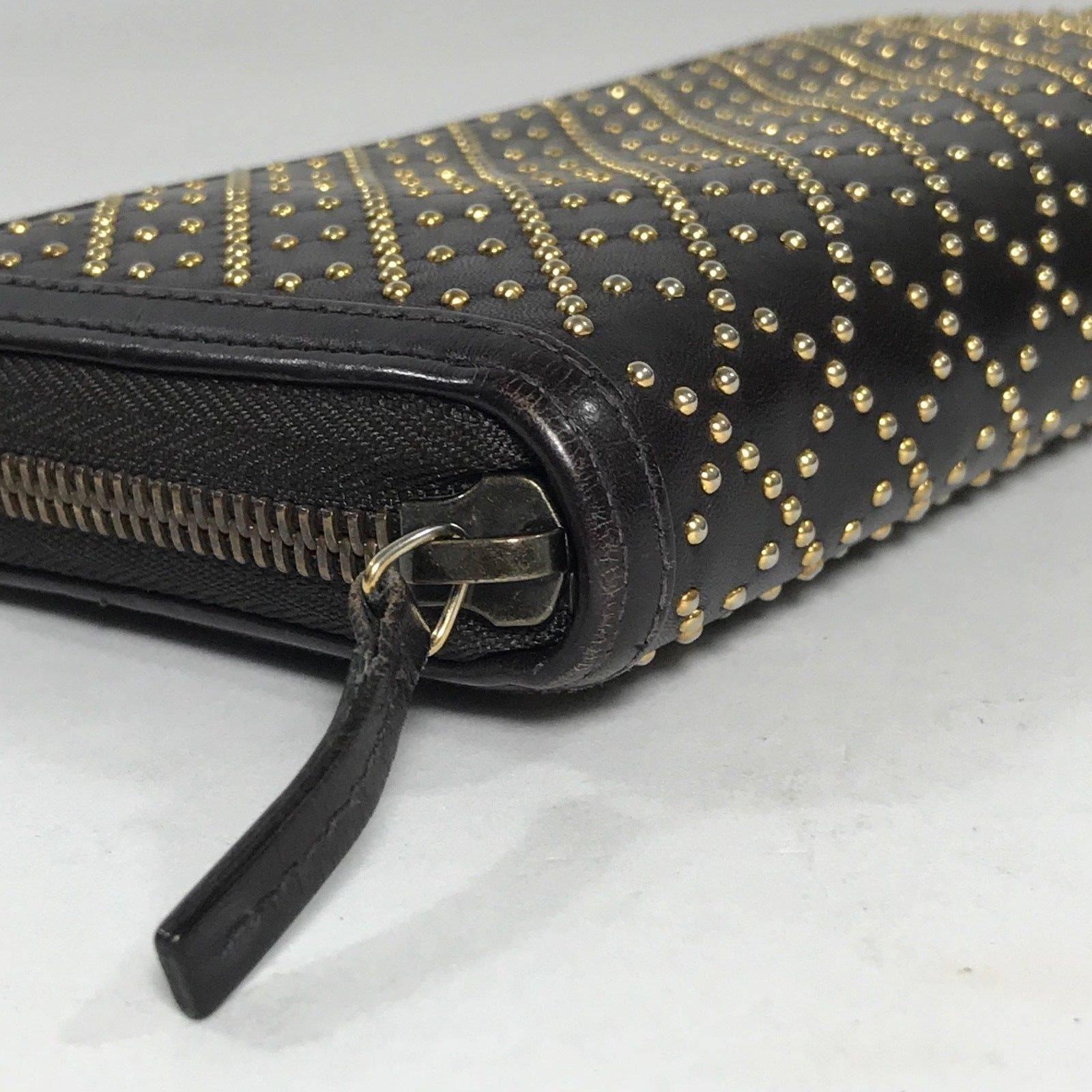 Gucci Diamante Studded Zippy Wallet In Excellent Condition For Sale In Saint Charles, IL