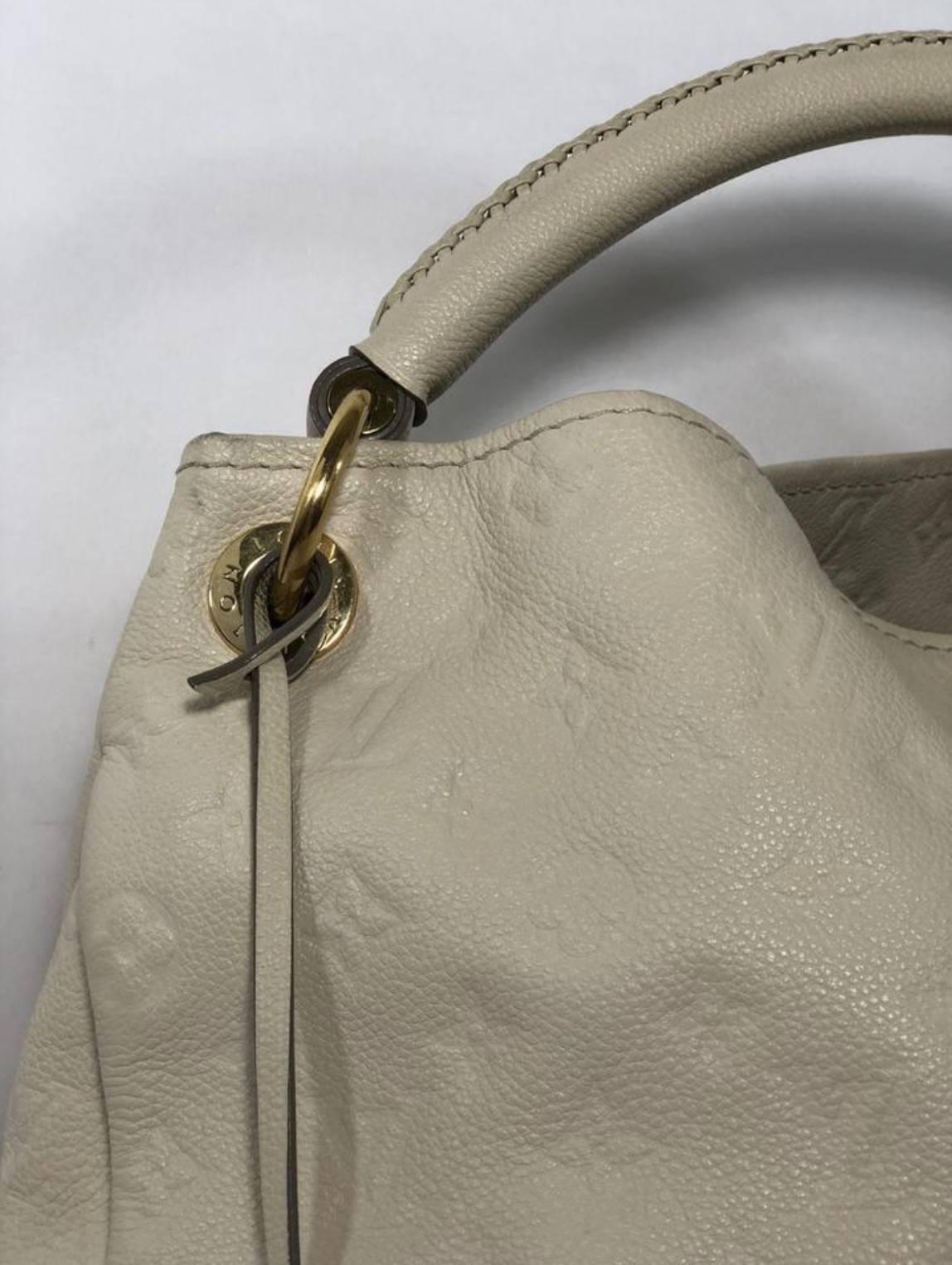 Gray Louis Vuitton Empriente Artsy MM in Neige Hobo Bag For Sale