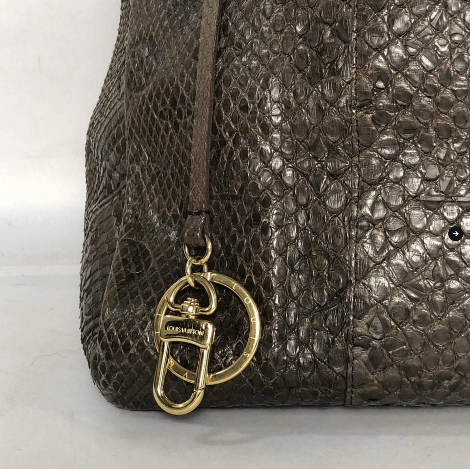Louis Vuitton Python Artsy in Gris (Brown) In Good Condition For Sale In Saint Charles, IL