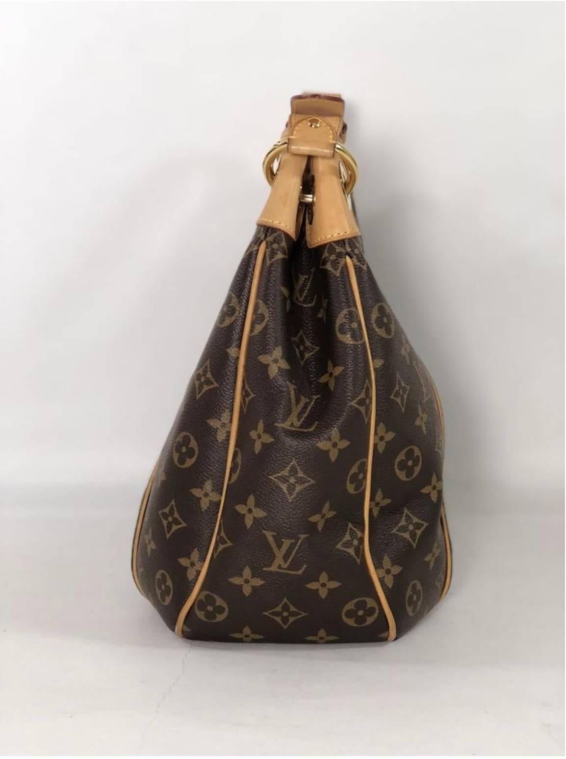 Women's or Men's Louis Vuitton Monogram Galliera PM Hobo Handbag For Sale