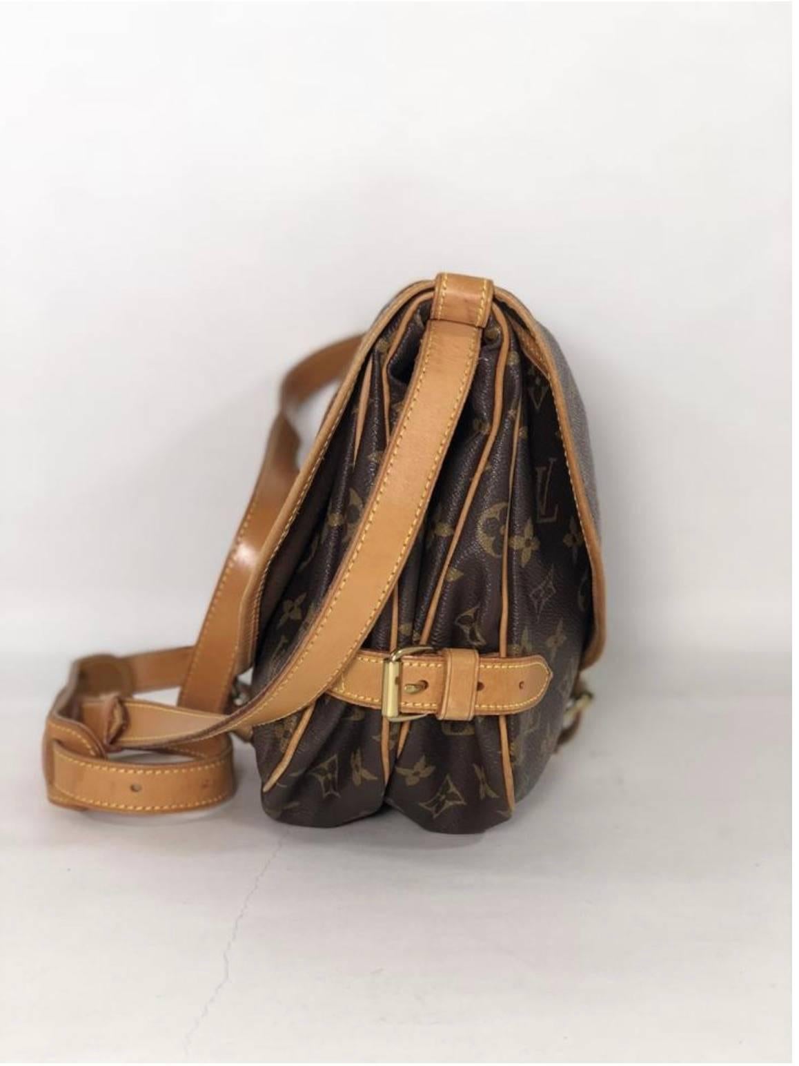 Louis Vuitton Monogram Saumur 30 Crossbody Handbag In Good Condition In Saint Charles, IL