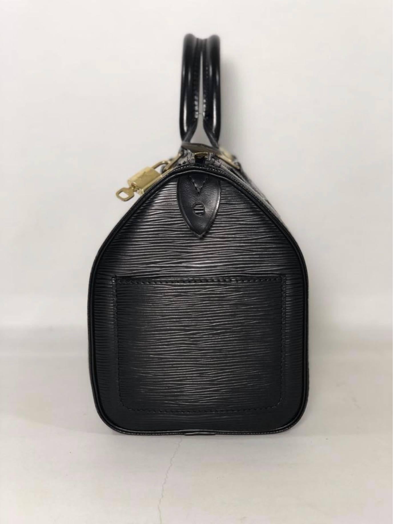 Louis Vuitton Epi Speedy 25 in Black Satchel Handbag In Good Condition In Saint Charles, IL