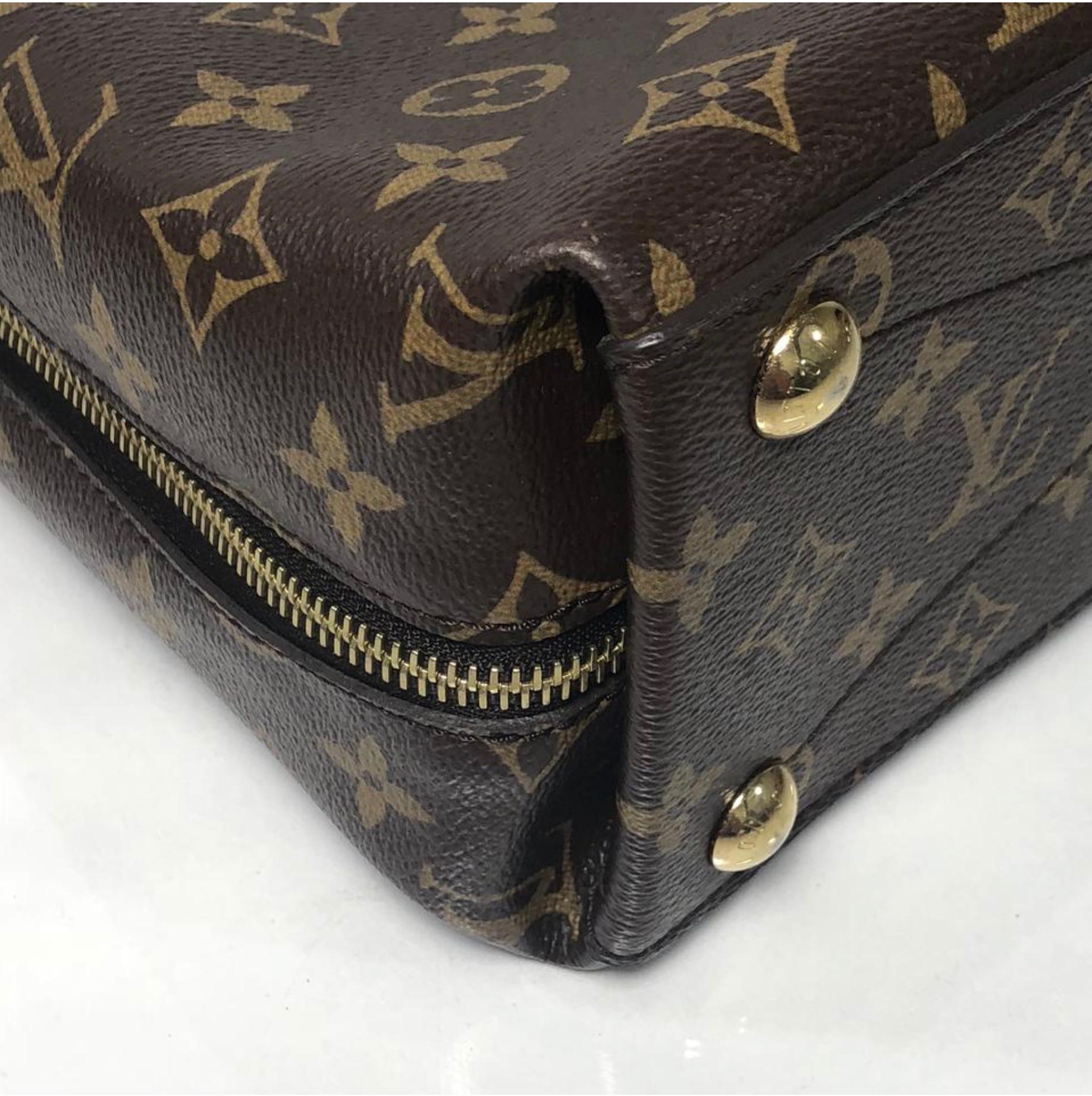 Women's or Men's Louis Vuitton Monogram Voltaire Shoulder Handbag For Sale